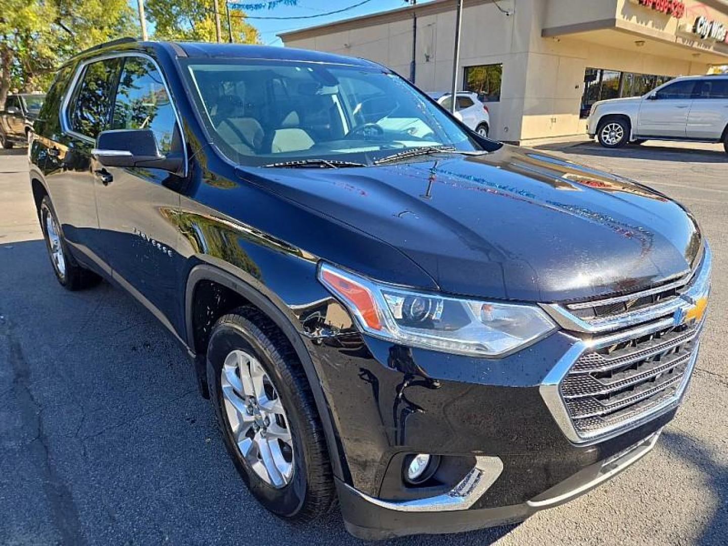 2021 BLACK /BLACK Chevrolet Traverse LT Cloth AWD (1GNEVGKW7MJ) with an 3.6L V6 DOHC 24V engine, 9A transmission, located at 3304 Woodville Road, Northwood, OH, 43619, (419) 210-8019, 41.612694, -83.480743 - Photo#6