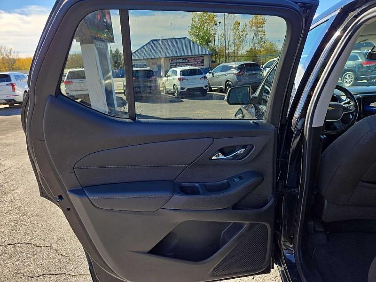 2021 BLACK /BLACK Chevrolet Traverse LT Cloth AWD (1GNEVGKW7MJ) with an 3.6L V6 DOHC 24V engine, 9A transmission, located at 3304 Woodville Road, Northwood, OH, 43619, (419) 210-8019, 41.612694, -83.480743 - Photo#10