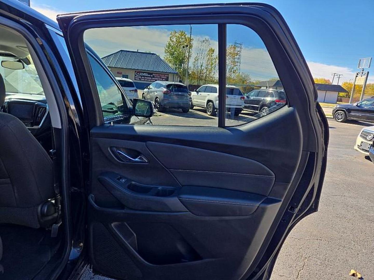 2021 BLACK /BLACK Chevrolet Traverse LT Cloth AWD (1GNEVGKW7MJ) with an 3.6L V6 DOHC 24V engine, 9A transmission, located at 3304 Woodville Road, Northwood, OH, 43619, (419) 210-8019, 41.612694, -83.480743 - Photo#13