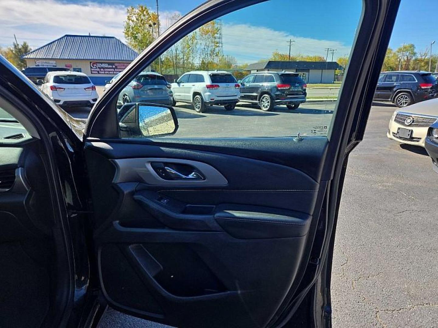 2021 BLACK /BLACK Chevrolet Traverse LT Cloth AWD (1GNEVGKW7MJ) with an 3.6L V6 DOHC 24V engine, 9A transmission, located at 3304 Woodville Road, Northwood, OH, 43619, (419) 210-8019, 41.612694, -83.480743 - Photo#17