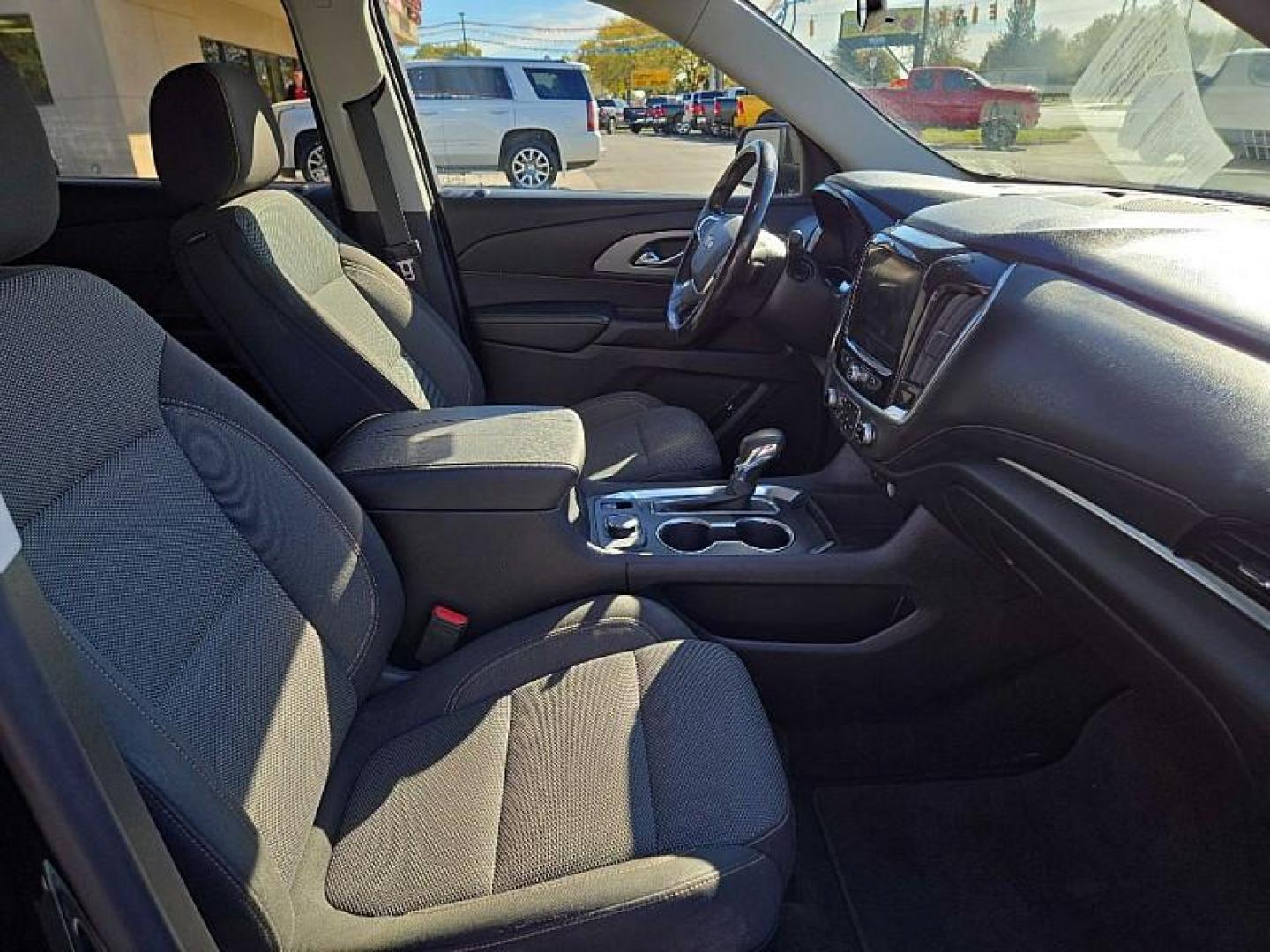 2021 BLACK /BLACK Chevrolet Traverse LT Cloth AWD (1GNEVGKW7MJ) with an 3.6L V6 DOHC 24V engine, 9A transmission, located at 3304 Woodville Road, Northwood, OH, 43619, (419) 210-8019, 41.612694, -83.480743 - Photo#18