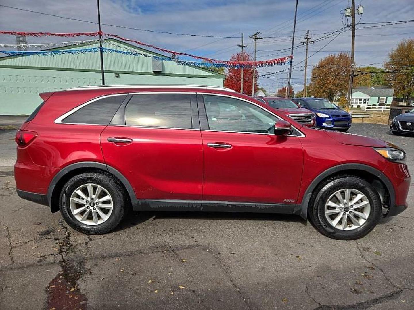2019 RED /BLACK Kia Sorento LX AWD (5XYPGDA30KG) with an 2.4L L4 DOHC 16V engine, 6A transmission, located at 3304 Woodville Road, Northwood, OH, 43619, (419) 210-8019, 41.612694, -83.480743 - Photo#5