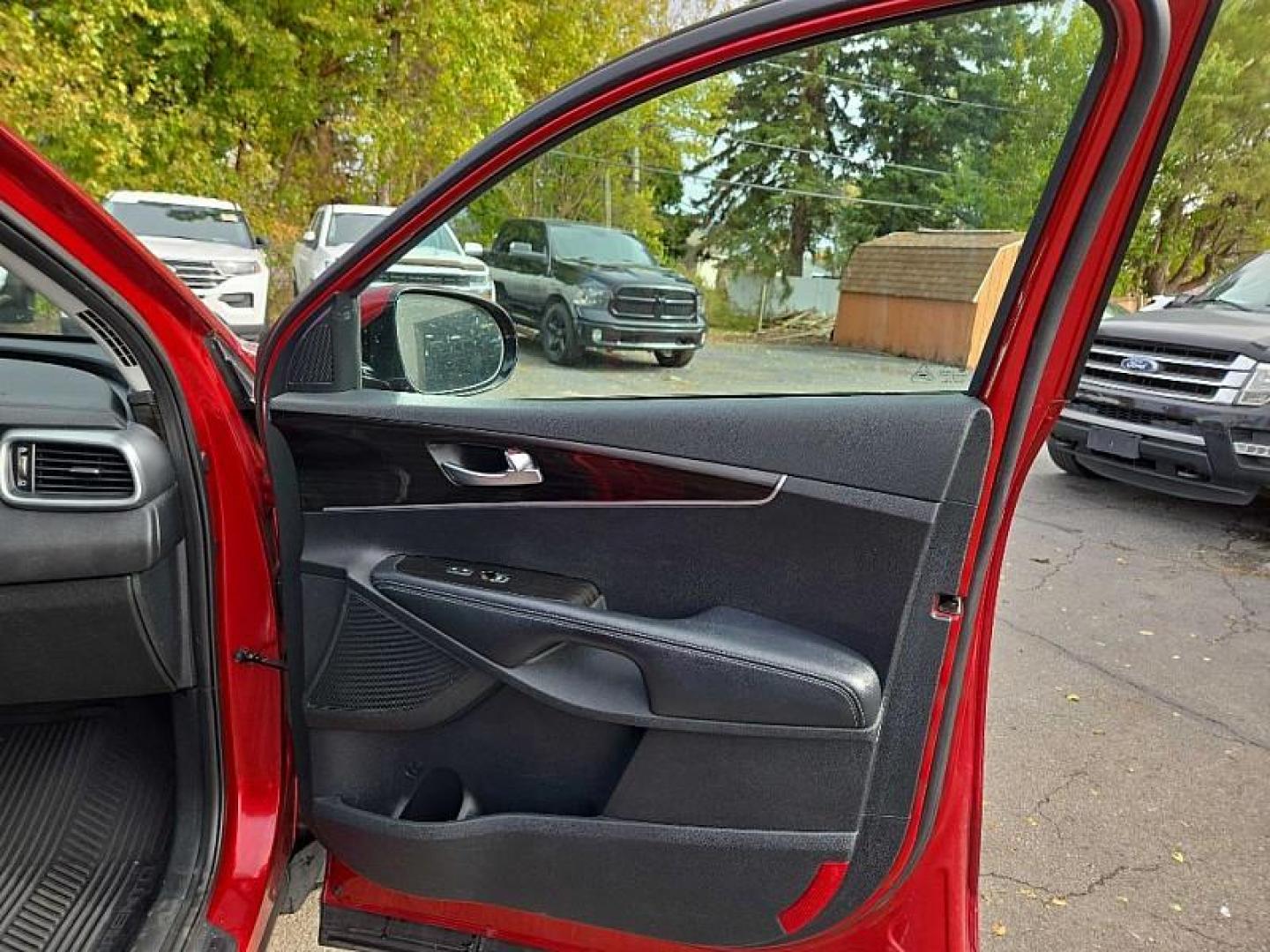 2019 RED /BLACK Kia Sorento LX AWD (5XYPGDA30KG) with an 2.4L L4 DOHC 16V engine, 6A transmission, located at 3304 Woodville Road, Northwood, OH, 43619, (419) 210-8019, 41.612694, -83.480743 - Photo#17