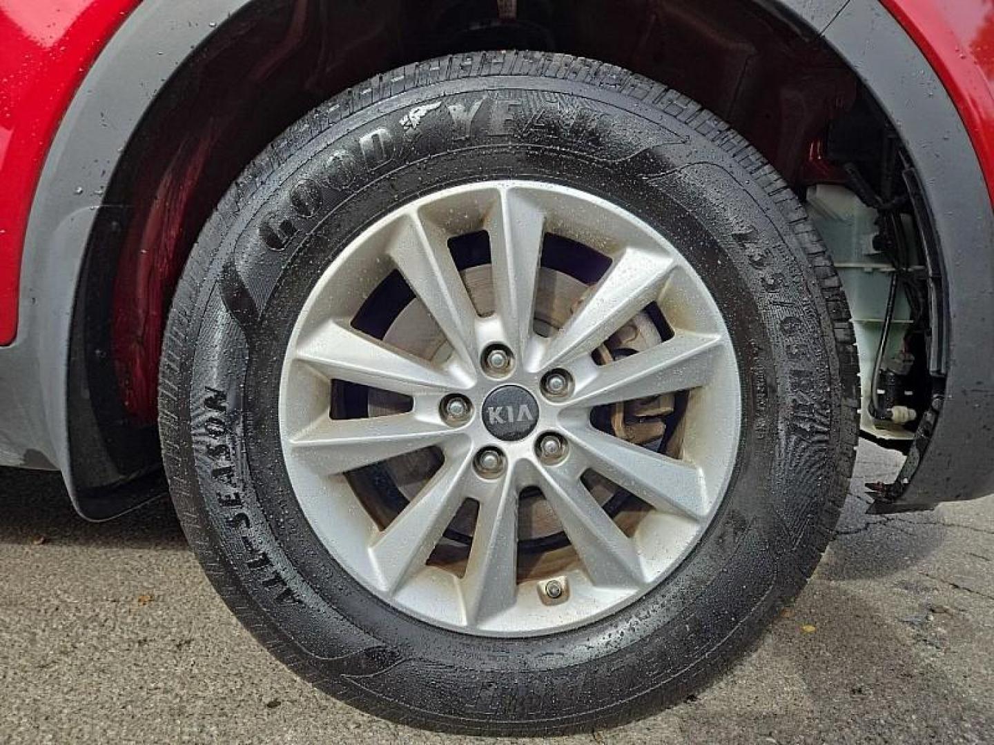 2019 RED /BLACK Kia Sorento LX AWD (5XYPGDA30KG) with an 2.4L L4 DOHC 16V engine, 6A transmission, located at 3304 Woodville Road, Northwood, OH, 43619, (419) 210-8019, 41.612694, -83.480743 - Photo#20