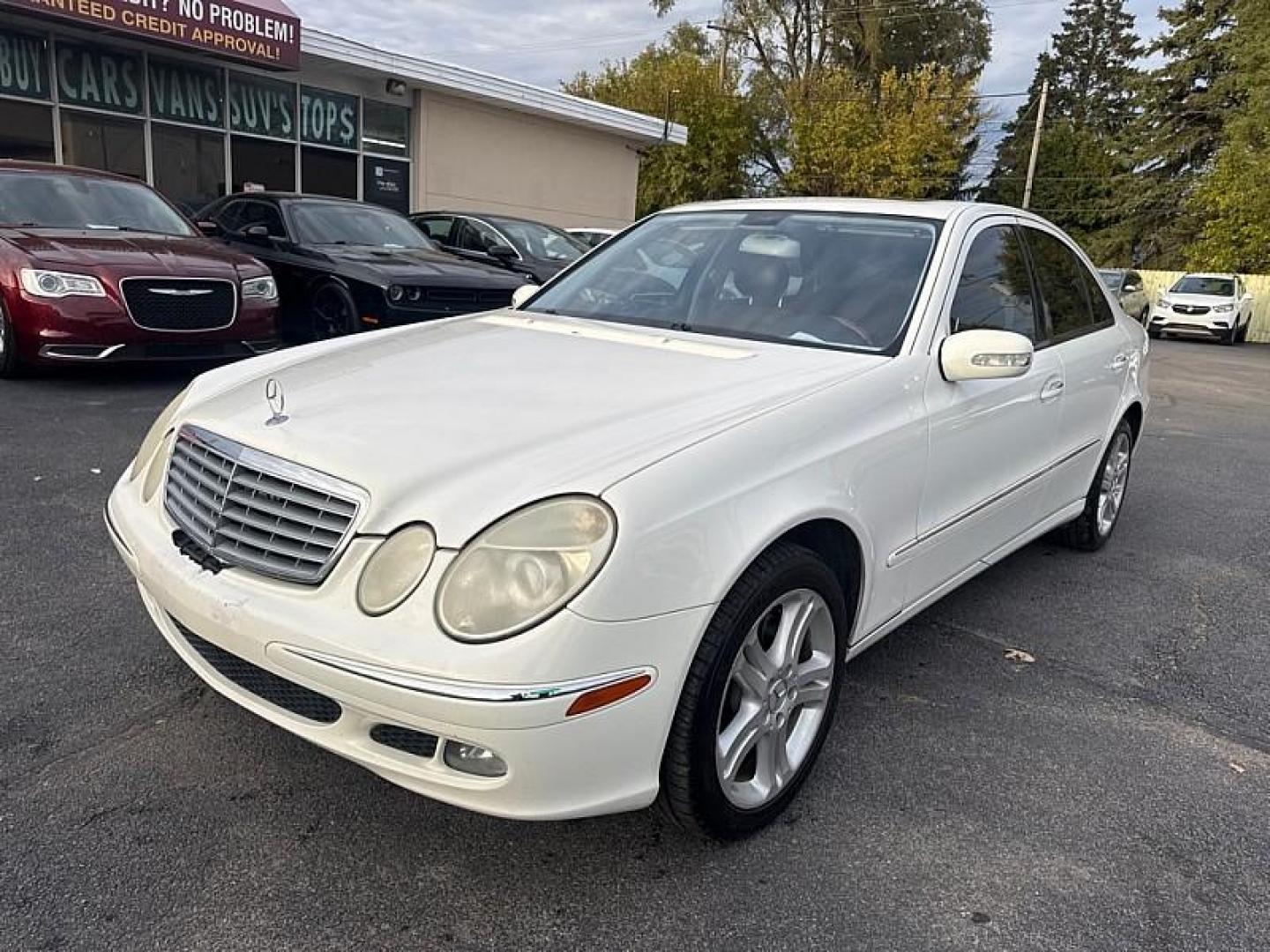 2005 WHITE Mercedes-Benz E-Class E500 (WDBUF70JX5A) with an 5.0L V8 SOHC 24V engine, Automatic transmission, located at 3304 Woodville Road, Northwood, OH, 43619, (419) 210-8019, 41.612694, -83.480743 - Photo#0