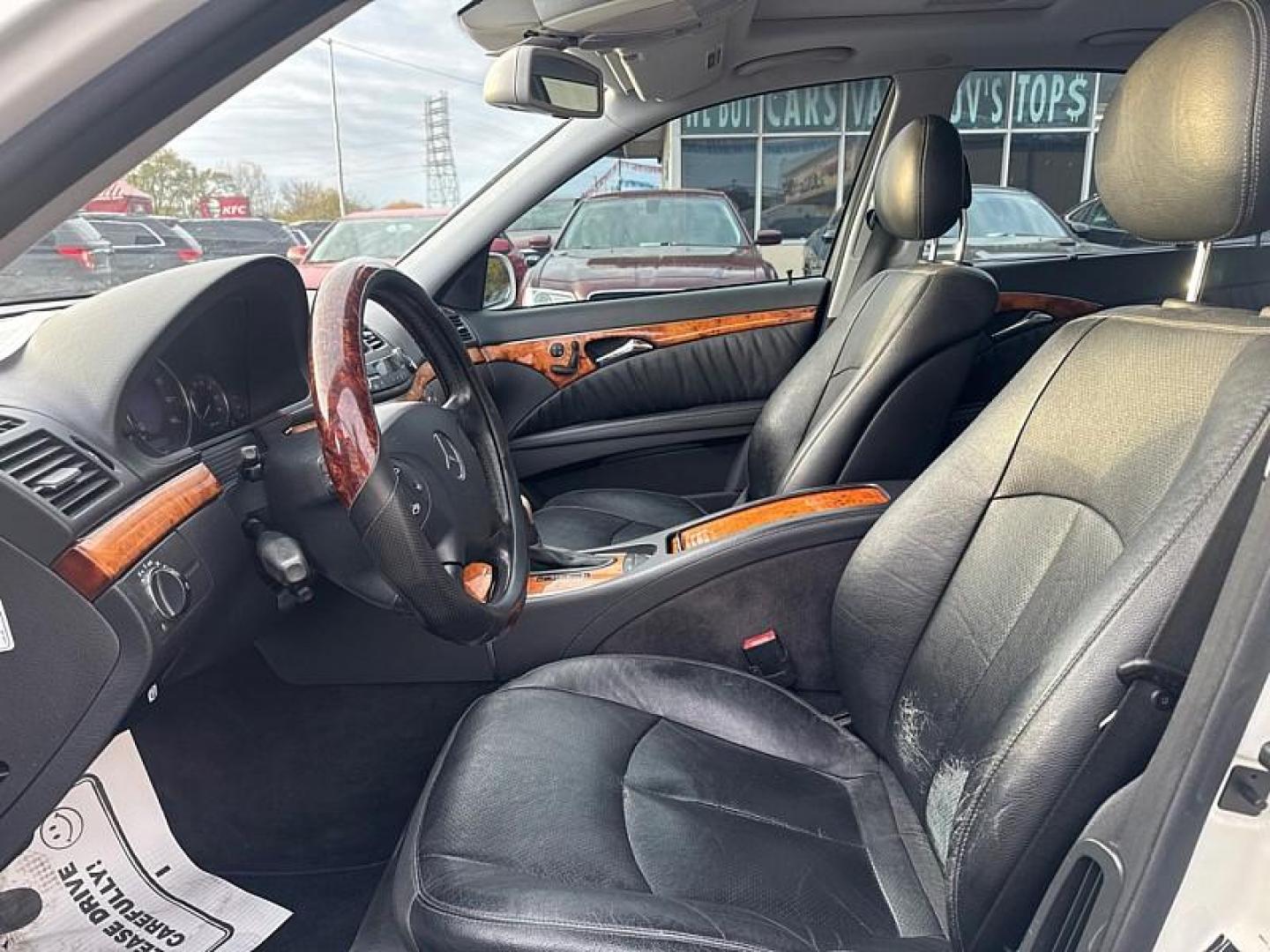 2005 WHITE Mercedes-Benz E-Class E500 (WDBUF70JX5A) with an 5.0L V8 SOHC 24V engine, Automatic transmission, located at 3304 Woodville Road, Northwood, OH, 43619, (419) 210-8019, 41.612694, -83.480743 - Photo#9