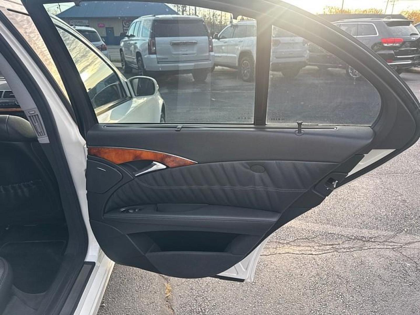 2005 WHITE Mercedes-Benz E-Class E500 (WDBUF70JX5A) with an 5.0L V8 SOHC 24V engine, Automatic transmission, located at 3304 Woodville Road, Northwood, OH, 43619, (419) 210-8019, 41.612694, -83.480743 - Photo#13