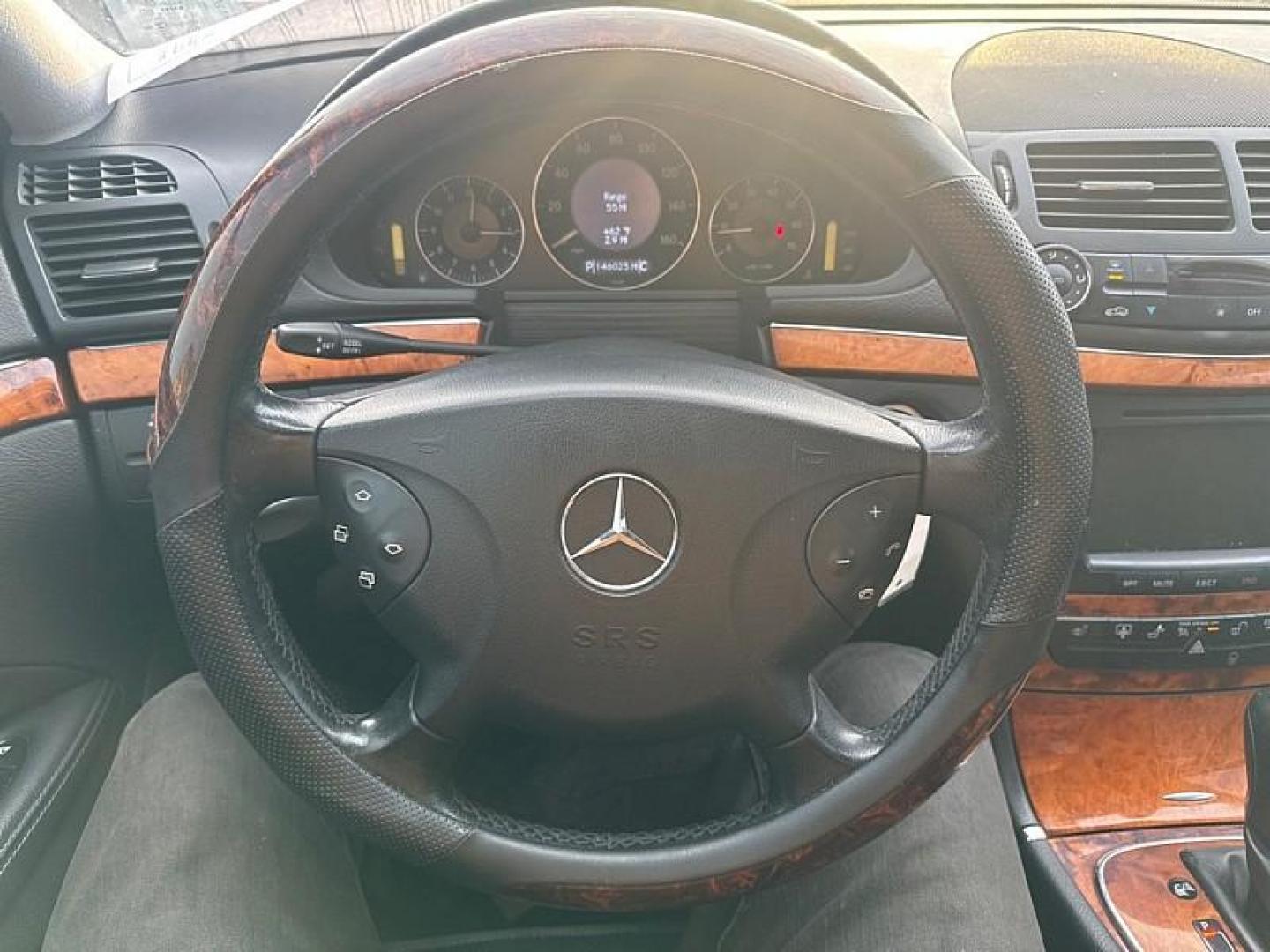 2005 WHITE Mercedes-Benz E-Class E500 (WDBUF70JX5A) with an 5.0L V8 SOHC 24V engine, Automatic transmission, located at 3304 Woodville Road, Northwood, OH, 43619, (419) 210-8019, 41.612694, -83.480743 - Photo#19