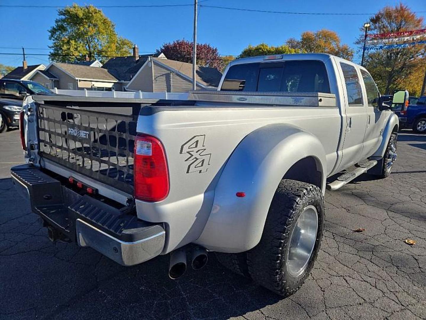 2015 SILVER /BLACK Ford F-350 SD King Ranch Crew Cab Long Bed DRW 4WD (1FT8W3DT0FE) with an 6.7L V8 OHV 16V DIESEL engine, 6-Speed Automatic transmission, located at 3304 Woodville Road, Northwood, OH, 43619, (419) 210-8019, 41.612694, -83.480743 - Photo#4