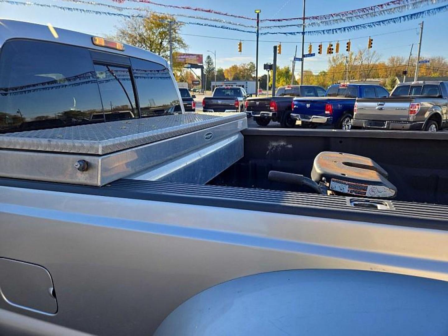 2015 SILVER /BLACK Ford F-350 SD King Ranch Crew Cab Long Bed DRW 4WD (1FT8W3DT0FE) with an 6.7L V8 OHV 16V DIESEL engine, 6-Speed Automatic transmission, located at 3304 Woodville Road, Northwood, OH, 43619, (419) 210-8019, 41.612694, -83.480743 - Photo#6