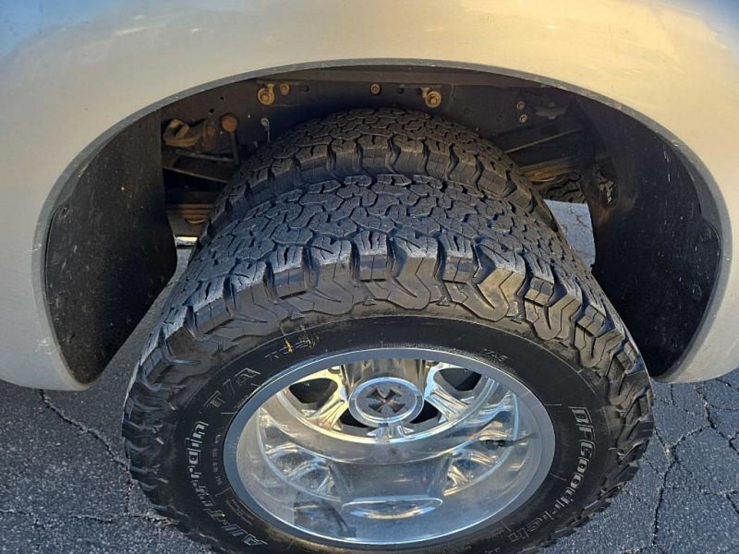 2015 SILVER /BLACK Ford F-350 SD King Ranch Crew Cab Long Bed DRW 4WD (1FT8W3DT0FE) with an 6.7L V8 OHV 16V DIESEL engine, 6-Speed Automatic transmission, located at 3304 Woodville Road, Northwood, OH, 43619, (419) 210-8019, 41.612694, -83.480743 - Photo#12