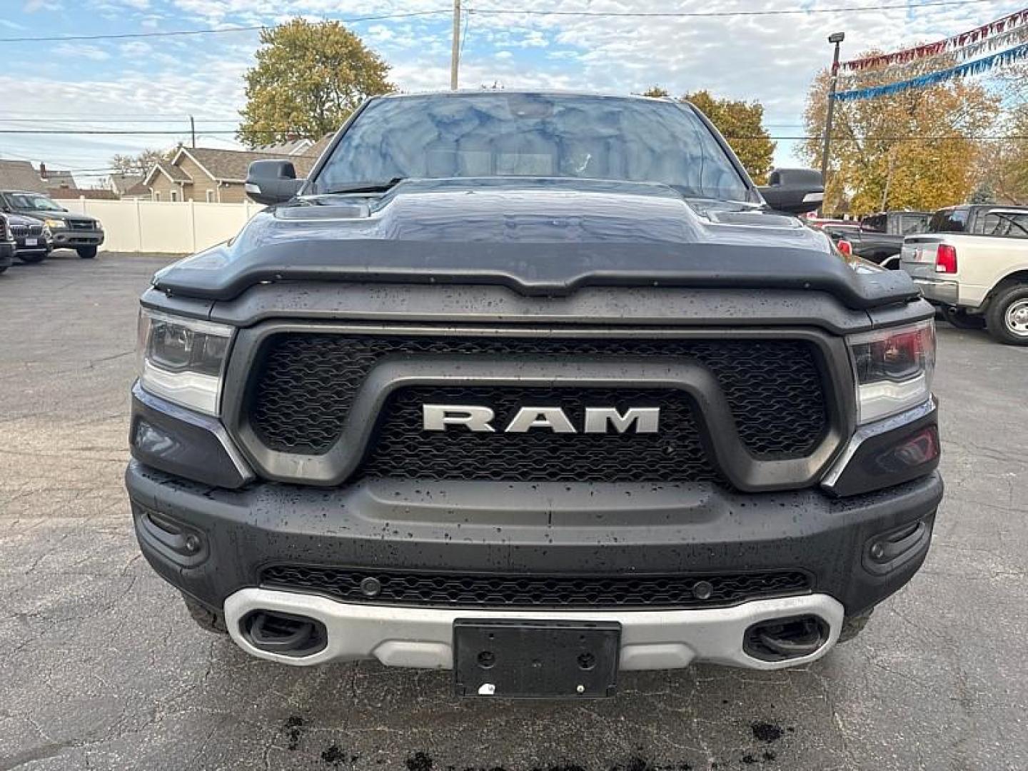 2019 GRAY /BLACK RAM 1500 Rebel Quad Cab 4WD (1C6SRFET0KN) with an 3.6L V6 FFV engine, 8A transmission, located at 3304 Woodville Road, Northwood, OH, 43619, (419) 210-8019, 41.612694, -83.480743 - Your #1 Destination for Auto Loans and mdash;No Matter Your Credit!At our dealership, we believe everyone deserves the opportunity to drive their dream car and mdash;whether you have good credit, bad credit, or no credit at all. With a wide selection of hundreds of cars, trucks, and SUVs, you'll fin - Photo#7