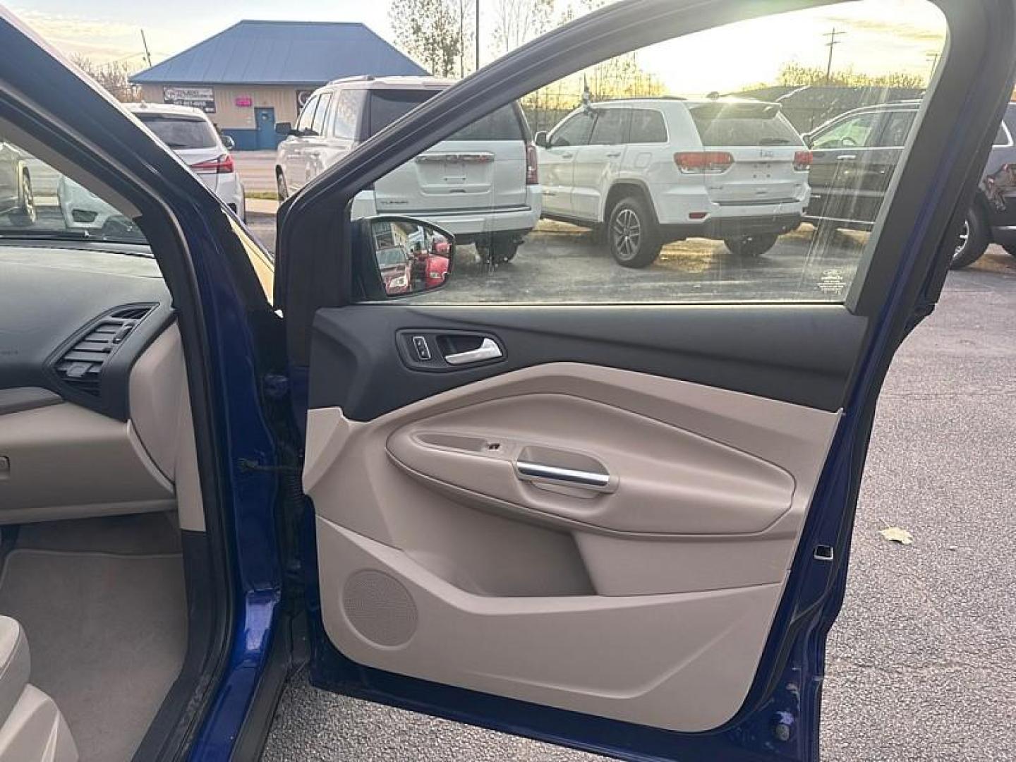 2016 BLUE /GRAY Ford Escape SE 4WD (1FMCU9GX0GU) with an 1.6L L4 DOHC 16V engine, 6-Speed Automatic transmission, located at 3304 Woodville Road, Northwood, OH, 43619, (419) 210-8019, 41.612694, -83.480743 - Your #1 Destination for Auto Loans and mdash;No Matter Your Credit!At our dealership, we believe everyone deserves the opportunity to drive their dream car and mdash;whether you have good credit, bad credit, or no credit at all. With a wide selection of hundreds of cars, trucks, and SUVs, you'll fin - Photo#16