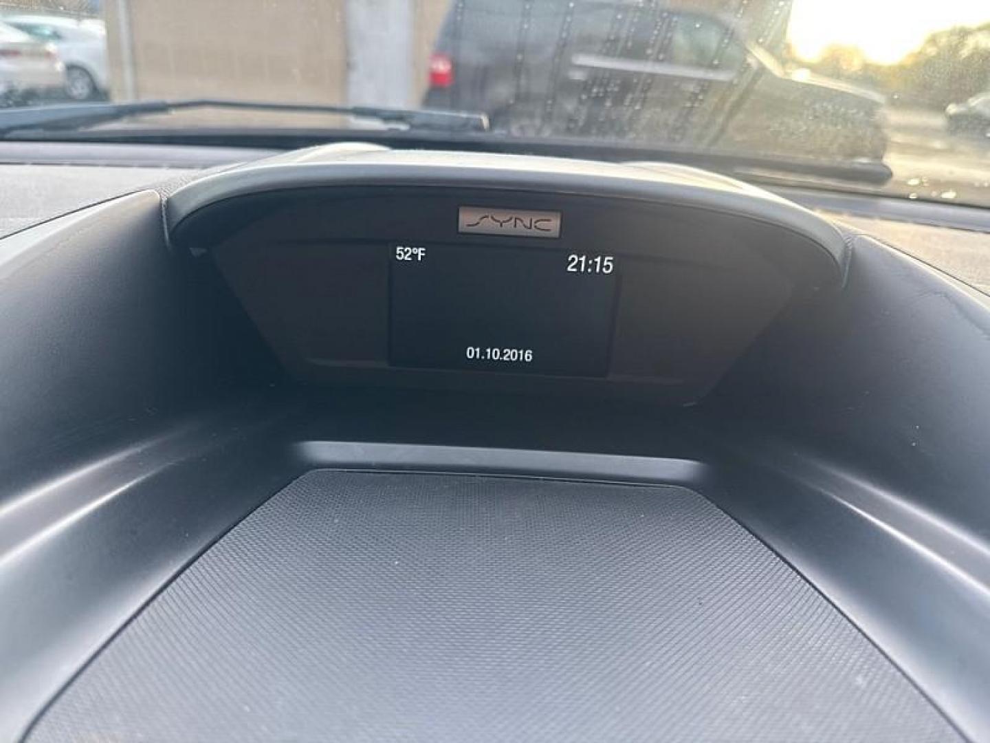 2016 BLUE /GRAY Ford Escape SE 4WD (1FMCU9GX0GU) with an 1.6L L4 DOHC 16V engine, 6-Speed Automatic transmission, located at 3304 Woodville Road, Northwood, OH, 43619, (419) 210-8019, 41.612694, -83.480743 - Your #1 Destination for Auto Loans and mdash;No Matter Your Credit!At our dealership, we believe everyone deserves the opportunity to drive their dream car and mdash;whether you have good credit, bad credit, or no credit at all. With a wide selection of hundreds of cars, trucks, and SUVs, you'll fin - Photo#21