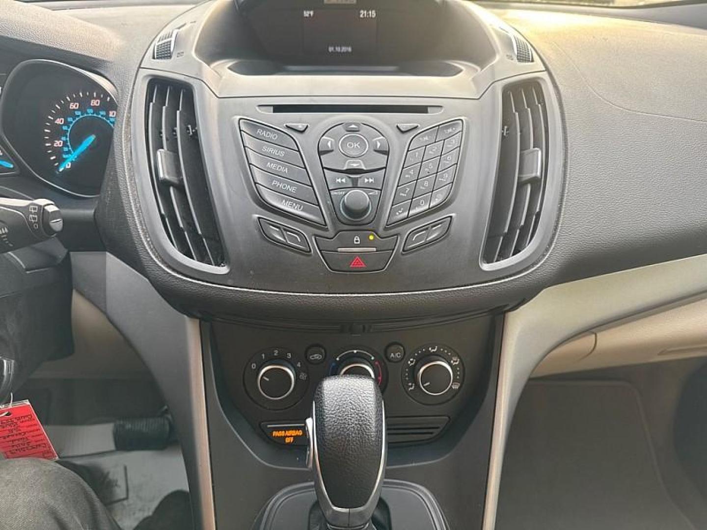 2016 BLUE /GRAY Ford Escape SE 4WD (1FMCU9GX0GU) with an 1.6L L4 DOHC 16V engine, 6-Speed Automatic transmission, located at 3304 Woodville Road, Northwood, OH, 43619, (419) 210-8019, 41.612694, -83.480743 - Your #1 Destination for Auto Loans and mdash;No Matter Your Credit!At our dealership, we believe everyone deserves the opportunity to drive their dream car and mdash;whether you have good credit, bad credit, or no credit at all. With a wide selection of hundreds of cars, trucks, and SUVs, you'll fin - Photo#22