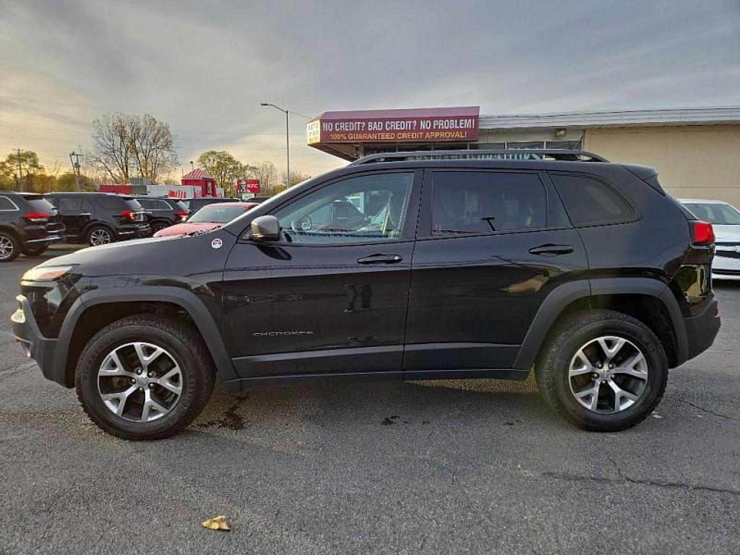 2015 BLACK /BLACK Jeep Cherokee Trailhawk 4WD (1C4PJMBS4FW) with an 3.2L V6 DOHC 24V engine, 9-Speed Automatic transmission, located at 3304 Woodville Road, Northwood, OH, 43619, (419) 210-8019, 41.612694, -83.480743 - Your #1 Destination for Auto Loans and mdash;No Matter Your Credit!At our dealership, we believe everyone deserves the opportunity to drive their dream car and mdash;whether you have good credit, bad credit, or no credit at all. With a wide selection of hundreds of cars, trucks, and SUVs, you'll fin - Photo#1