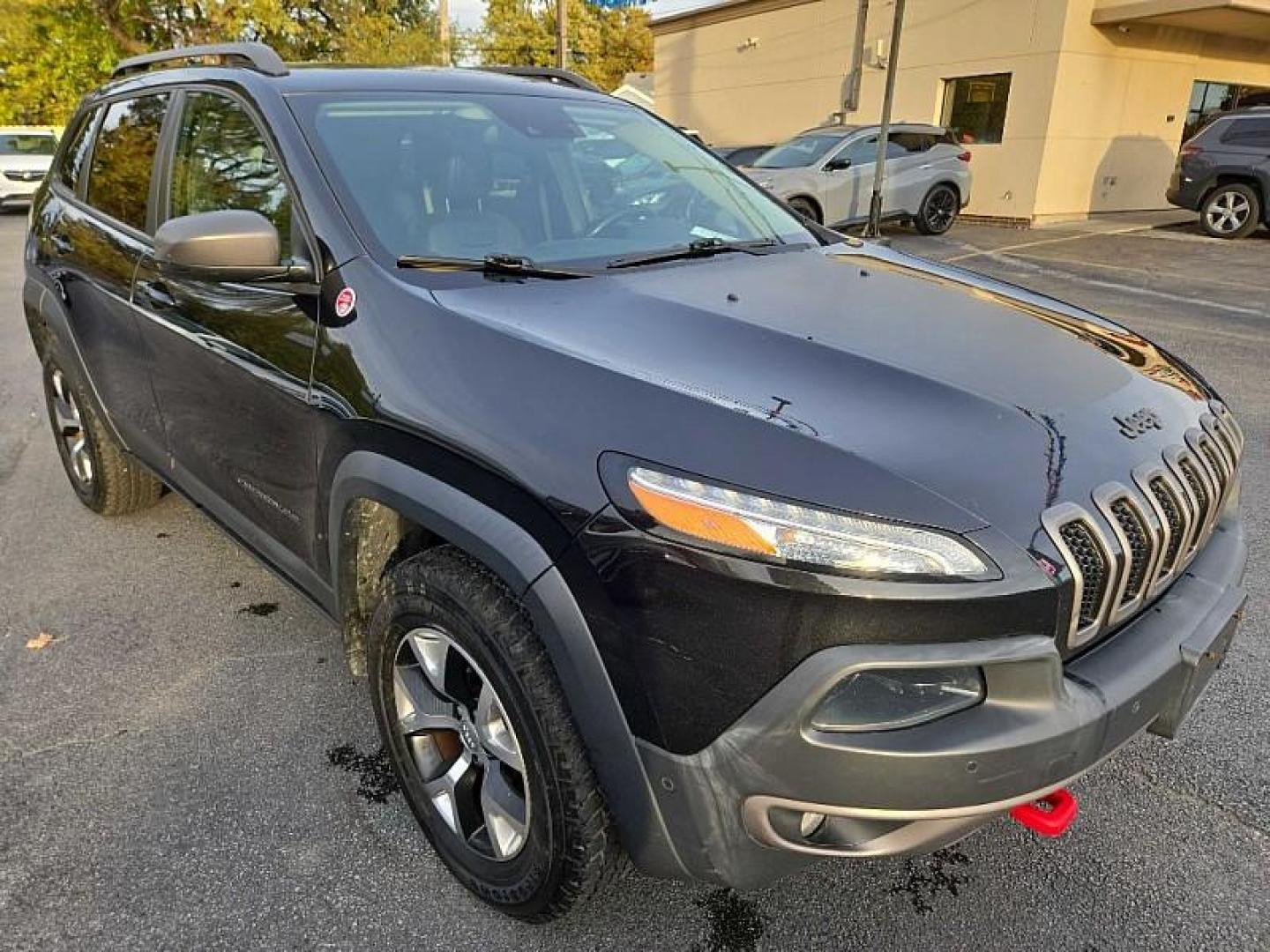 2015 BLACK /BLACK Jeep Cherokee Trailhawk 4WD (1C4PJMBS4FW) with an 3.2L V6 DOHC 24V engine, 9-Speed Automatic transmission, located at 3304 Woodville Road, Northwood, OH, 43619, (419) 210-8019, 41.612694, -83.480743 - Your #1 Destination for Auto Loans and mdash;No Matter Your Credit!At our dealership, we believe everyone deserves the opportunity to drive their dream car and mdash;whether you have good credit, bad credit, or no credit at all. With a wide selection of hundreds of cars, trucks, and SUVs, you'll fin - Photo#6