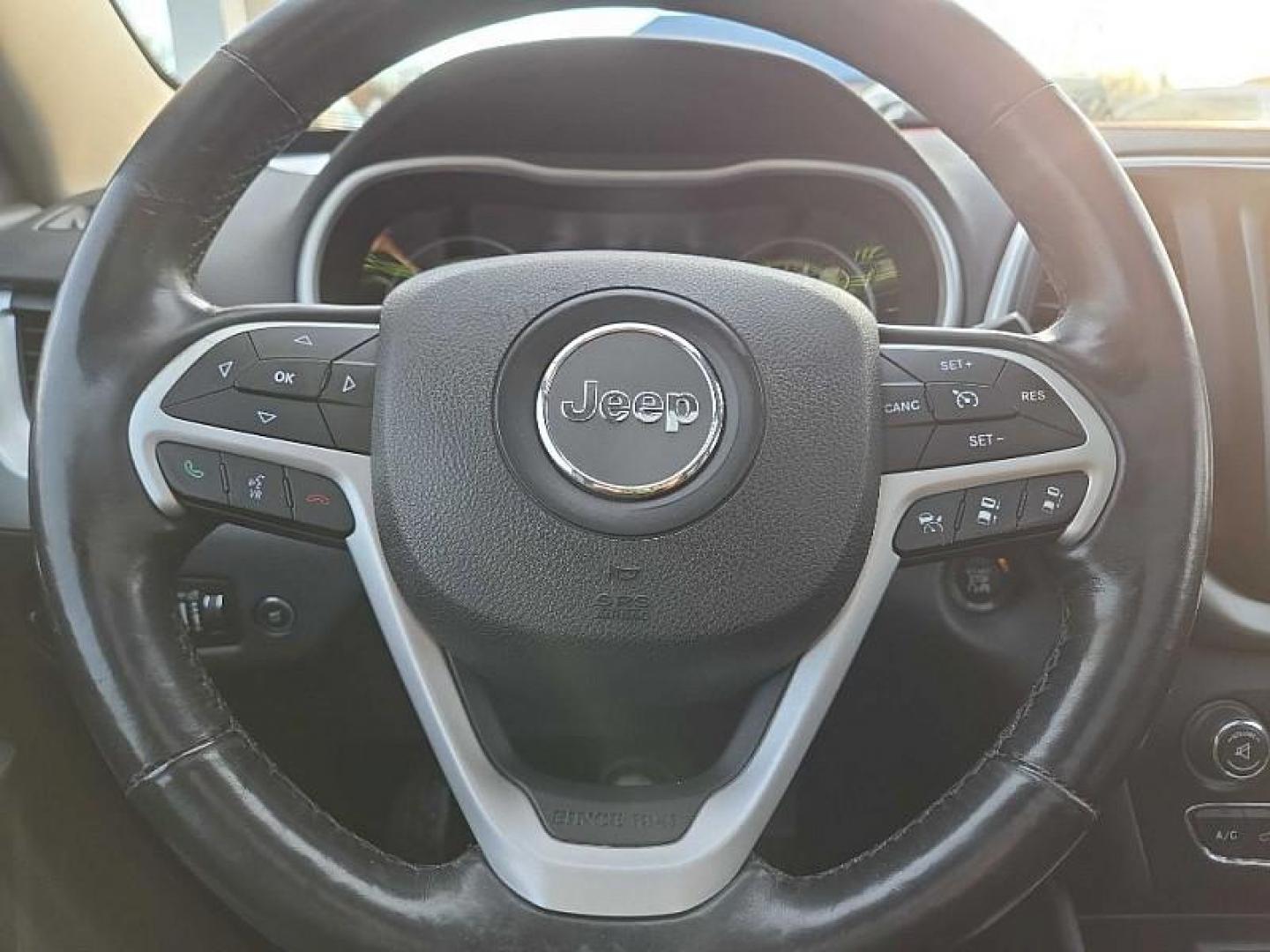 2015 BLACK /BLACK Jeep Cherokee Trailhawk 4WD (1C4PJMBS4FW) with an 3.2L V6 DOHC 24V engine, 9-Speed Automatic transmission, located at 3304 Woodville Road, Northwood, OH, 43619, (419) 210-8019, 41.612694, -83.480743 - Your #1 Destination for Auto Loans and mdash;No Matter Your Credit!At our dealership, we believe everyone deserves the opportunity to drive their dream car and mdash;whether you have good credit, bad credit, or no credit at all. With a wide selection of hundreds of cars, trucks, and SUVs, you'll fin - Photo#19