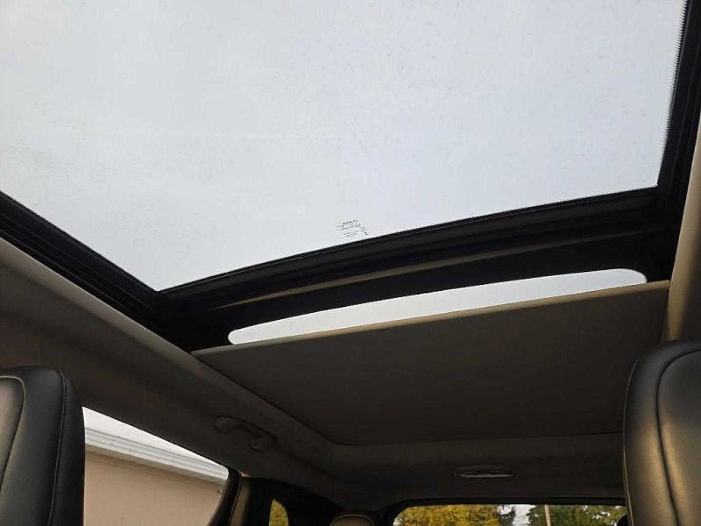 2015 BLACK /BLACK Jeep Cherokee Trailhawk 4WD (1C4PJMBS4FW) with an 3.2L V6 DOHC 24V engine, 9-Speed Automatic transmission, located at 3304 Woodville Road, Northwood, OH, 43619, (419) 210-8019, 41.612694, -83.480743 - Your #1 Destination for Auto Loans and mdash;No Matter Your Credit!At our dealership, we believe everyone deserves the opportunity to drive their dream car and mdash;whether you have good credit, bad credit, or no credit at all. With a wide selection of hundreds of cars, trucks, and SUVs, you'll fin - Photo#21