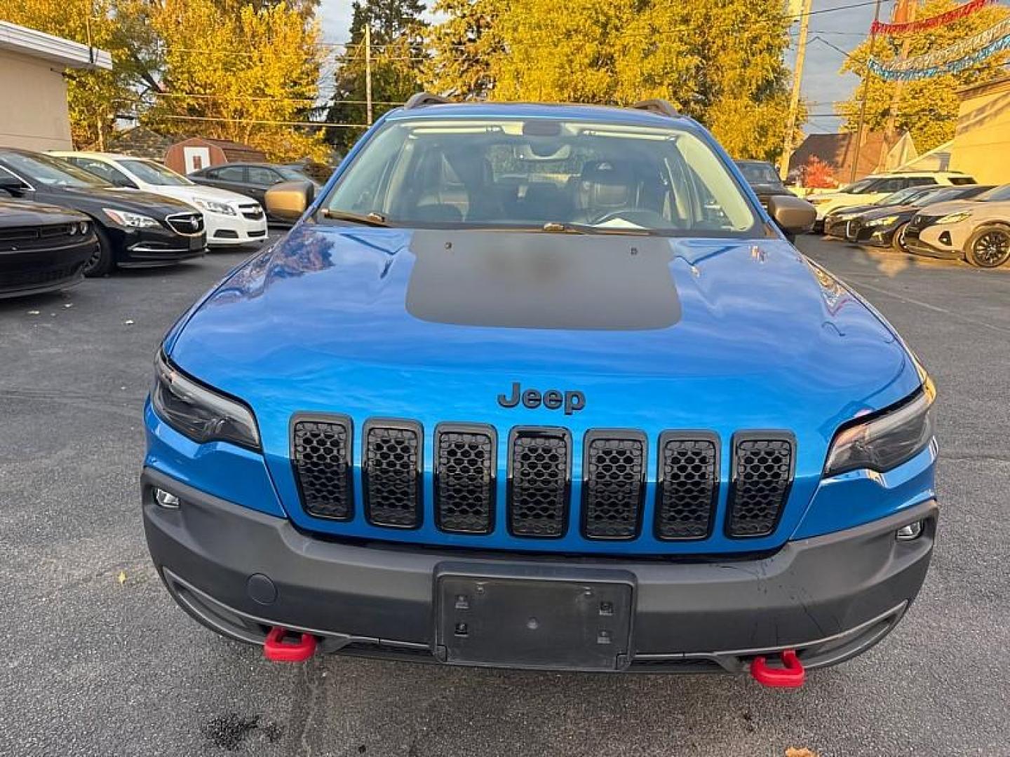 2020 BLUE /BLACK Jeep Cherokee Trailhawk Elite 4WD (1C4PJMBX5LD) with an 3.2L V6 DOHC 24V engine, 9A transmission, located at 3304 Woodville Road, Northwood, OH, 43619, (419) 210-8019, 41.612694, -83.480743 - Your #1 Destination for Auto Loans and mdash;No Matter Your Credit!At our dealership, we believe everyone deserves the opportunity to drive their dream car and mdash;whether you have good credit, bad credit, or no credit at all. With a wide selection of hundreds of cars, trucks, and SUVs, you'll fin - Photo#7