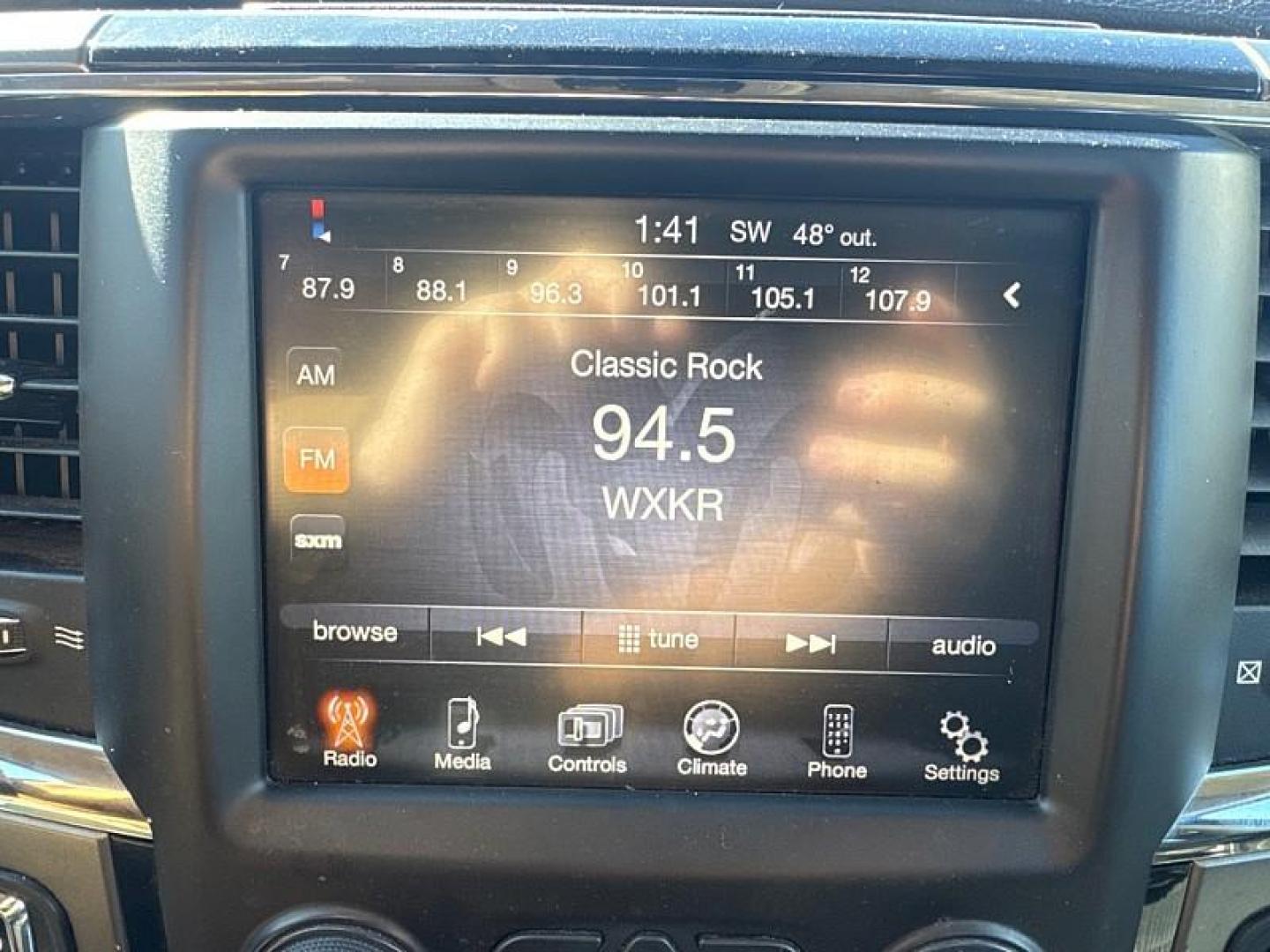 2015 RED /BLACK RAM 1500 Sport Quad Cab 4WD (1C6RR7HT0FS) with an 5.7L V8 OHV 16V engine, 6-Speed Automatic transmission, located at 3304 Woodville Road, Northwood, OH, 43619, (419) 210-8019, 41.612694, -83.480743 - Your #1 Destination for Auto Loans and mdash;No Matter Your Credit!At our dealership, we believe everyone deserves the opportunity to drive their dream car and mdash;whether you have good credit, bad credit, or no credit at all. With a wide selection of hundreds of cars, trucks, and SUVs, you'll fin - Photo#19