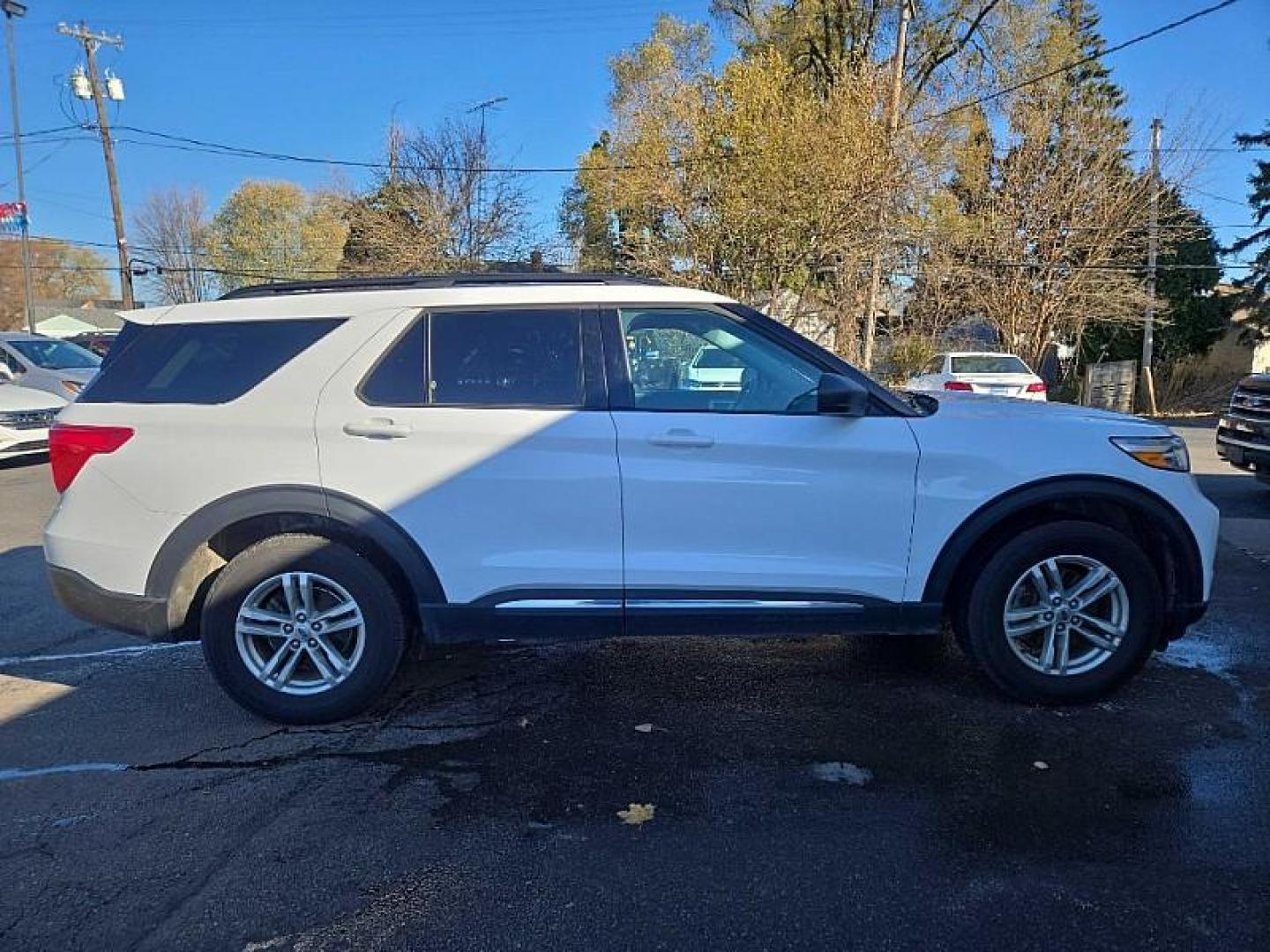 2022 WHITE /BLACK Ford Explorer XLT AWD (1FMSK8DH6NG) with an 2.3L L4 DOHC 16V engine, 10A transmission, located at 3304 Woodville Road, Northwood, OH, 43619, (419) 210-8019, 41.612694, -83.480743 - Your #1 Destination for Auto Loans and mdash;No Matter Your Credit!At our dealership, we believe everyone deserves the opportunity to drive their dream car and mdash;whether you have good credit, bad credit, or no credit at all. With a wide selection of hundreds of cars, trucks, and SUVs, you'll fin - Photo#5