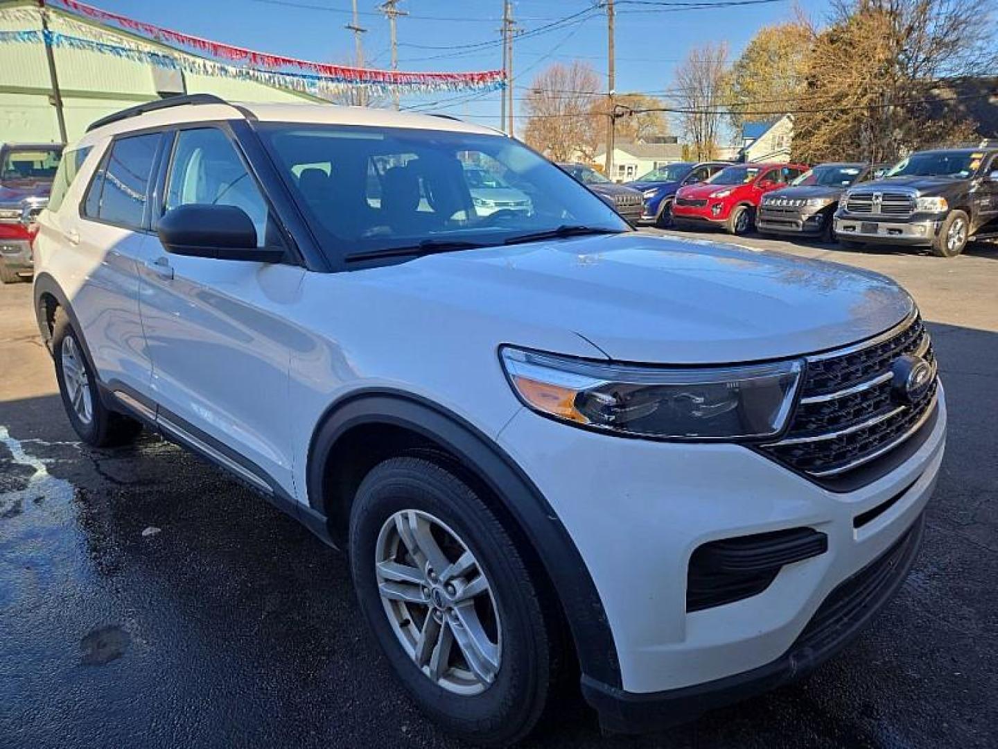 2022 WHITE /BLACK Ford Explorer XLT AWD (1FMSK8DH6NG) with an 2.3L L4 DOHC 16V engine, 10A transmission, located at 3304 Woodville Road, Northwood, OH, 43619, (419) 210-8019, 41.612694, -83.480743 - Your #1 Destination for Auto Loans and mdash;No Matter Your Credit!At our dealership, we believe everyone deserves the opportunity to drive their dream car and mdash;whether you have good credit, bad credit, or no credit at all. With a wide selection of hundreds of cars, trucks, and SUVs, you'll fin - Photo#6