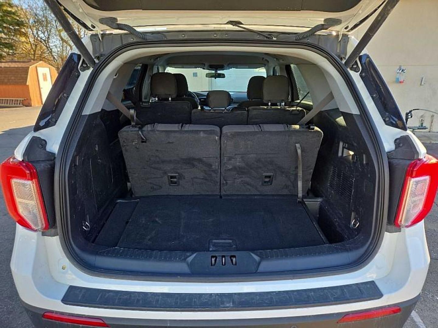 2022 WHITE /BLACK Ford Explorer XLT AWD (1FMSK8DH6NG) with an 2.3L L4 DOHC 16V engine, 10A transmission, located at 3304 Woodville Road, Northwood, OH, 43619, (419) 210-8019, 41.612694, -83.480743 - Your #1 Destination for Auto Loans and mdash;No Matter Your Credit!At our dealership, we believe everyone deserves the opportunity to drive their dream car and mdash;whether you have good credit, bad credit, or no credit at all. With a wide selection of hundreds of cars, trucks, and SUVs, you'll fin - Photo#13