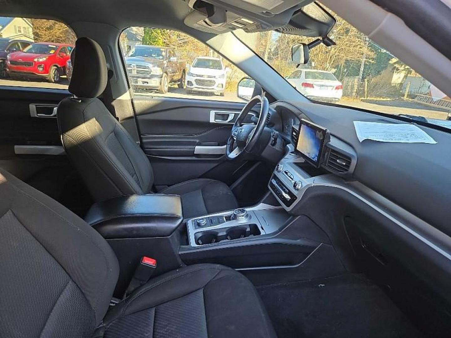 2022 WHITE /BLACK Ford Explorer XLT AWD (1FMSK8DH6NG) with an 2.3L L4 DOHC 16V engine, 10A transmission, located at 3304 Woodville Road, Northwood, OH, 43619, (419) 210-8019, 41.612694, -83.480743 - Your #1 Destination for Auto Loans and mdash;No Matter Your Credit!At our dealership, we believe everyone deserves the opportunity to drive their dream car and mdash;whether you have good credit, bad credit, or no credit at all. With a wide selection of hundreds of cars, trucks, and SUVs, you'll fin - Photo#17