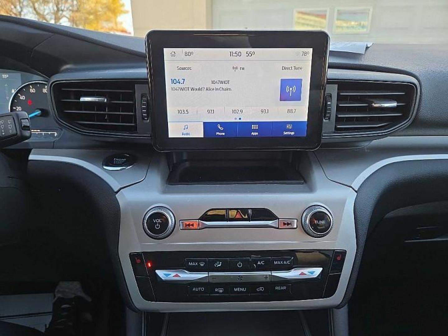 2022 WHITE /BLACK Ford Explorer XLT AWD (1FMSK8DH6NG) with an 2.3L L4 DOHC 16V engine, 10A transmission, located at 3304 Woodville Road, Northwood, OH, 43619, (419) 210-8019, 41.612694, -83.480743 - Your #1 Destination for Auto Loans and mdash;No Matter Your Credit!At our dealership, we believe everyone deserves the opportunity to drive their dream car and mdash;whether you have good credit, bad credit, or no credit at all. With a wide selection of hundreds of cars, trucks, and SUVs, you'll fin - Photo#21