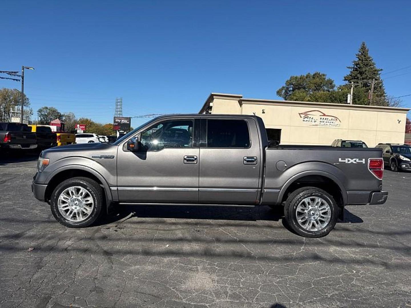 2014 GRAY /BLACK Ford F-150 XL SuperCrew 5.5-ft. Bed 4WD (1FTFW1EFXEF) with an 5.0L V8 engine, 6-Speed Automatic transmission, located at 3304 Woodville Road, Northwood, OH, 43619, (419) 210-8019, 41.612694, -83.480743 - Photo#1