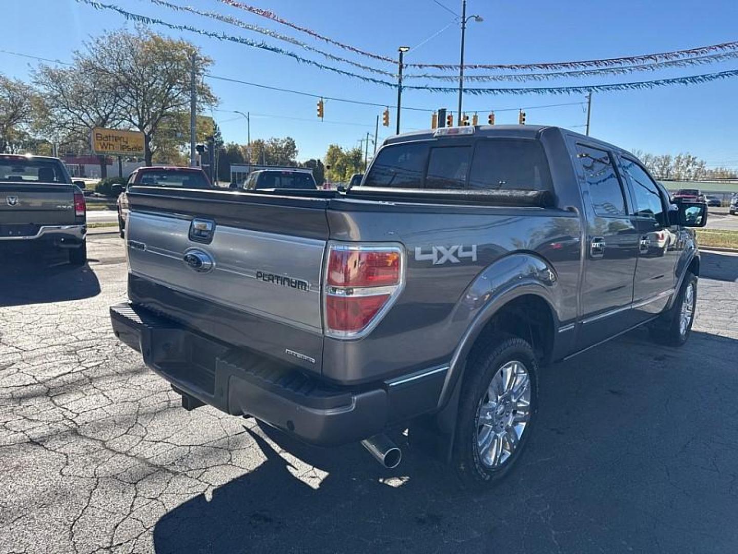 2014 GRAY /BLACK Ford F-150 XL SuperCrew 5.5-ft. Bed 4WD (1FTFW1EFXEF) with an 5.0L V8 engine, 6-Speed Automatic transmission, located at 3304 Woodville Road, Northwood, OH, 43619, (419) 210-8019, 41.612694, -83.480743 - Photo#4