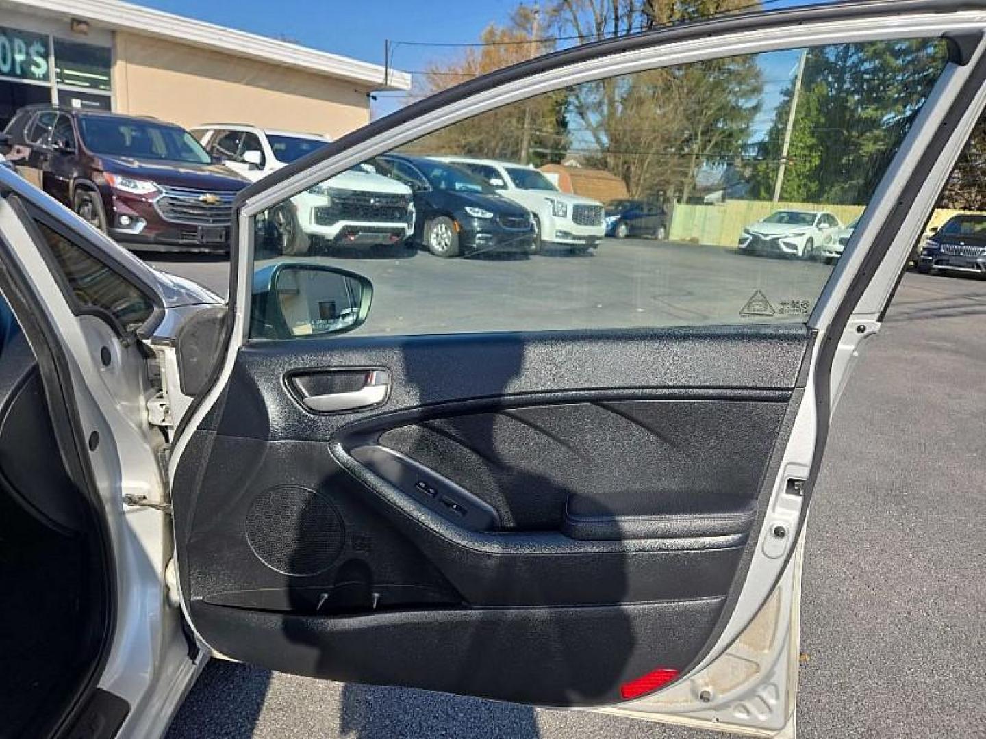 2017 BLUE /BLACK Kia Forte LX 6A (3KPFL4A79HE) with an 2.0L L4 DOHC 16V engine, 6A transmission, located at 3304 Woodville Road, Northwood, OH, 43619, (419) 210-8019, 41.612694, -83.480743 - Photo#25