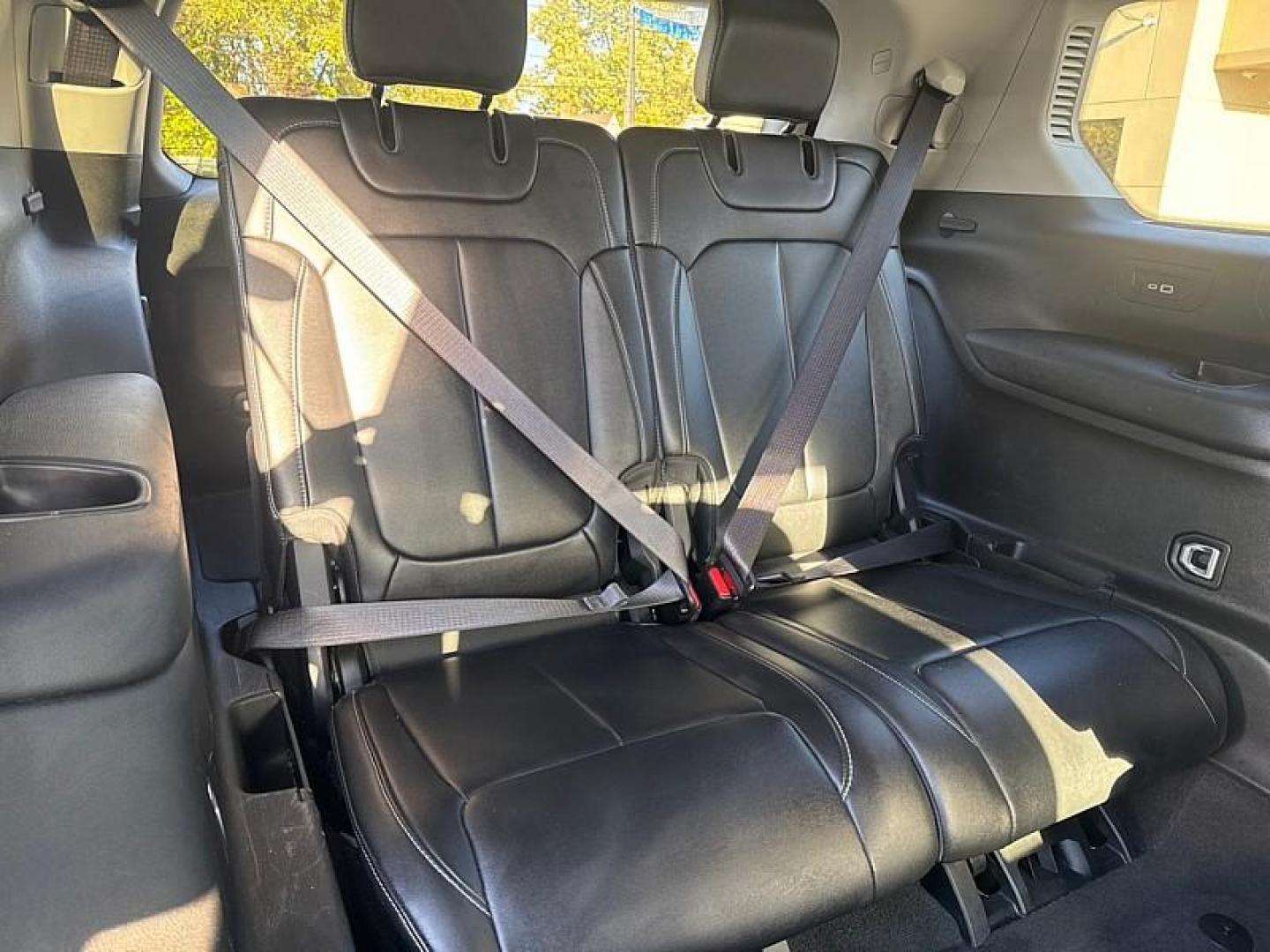 2022 BLACK /BLACK Jeep Grand Cherokee Limited 4WD (1C4RJKBG0N8) with an 3.6L V6 DOHC 24V engine, 8A transmission, located at 3304 Woodville Road, Northwood, OH, 43619, (419) 210-8019, 41.612694, -83.480743 - Your #1 Destination for Auto Loans and mdash;No Matter Your Credit!At our dealership, we believe everyone deserves the opportunity to drive their dream car and mdash;whether you have good credit, bad credit, or no credit at all. With a wide selection of hundreds of cars, trucks, and SUVs, you'll fin - Photo#16