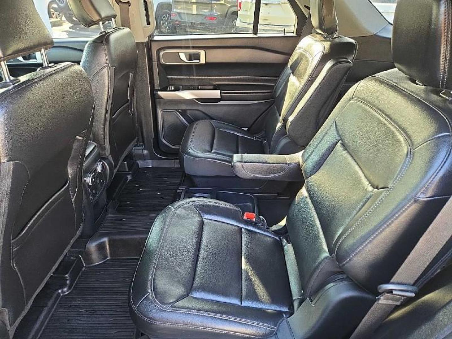 2021 SILVER /BLACK Ford Explorer XLT AWD (1FMSK8DH0MG) with an 2.3L L4 DOHC 16V engine, 10A transmission, located at 3304 Woodville Road, Northwood, OH, 43619, (419) 210-8019, 41.612694, -83.480743 - Your #1 Destination for Auto Loans and mdash;No Matter Your Credit!At our dealership, we believe everyone deserves the opportunity to drive their dream car and mdash;whether you have good credit, bad credit, or no credit at all. With a wide selection of hundreds of cars, trucks, and SUVs, you'll fin - Photo#30