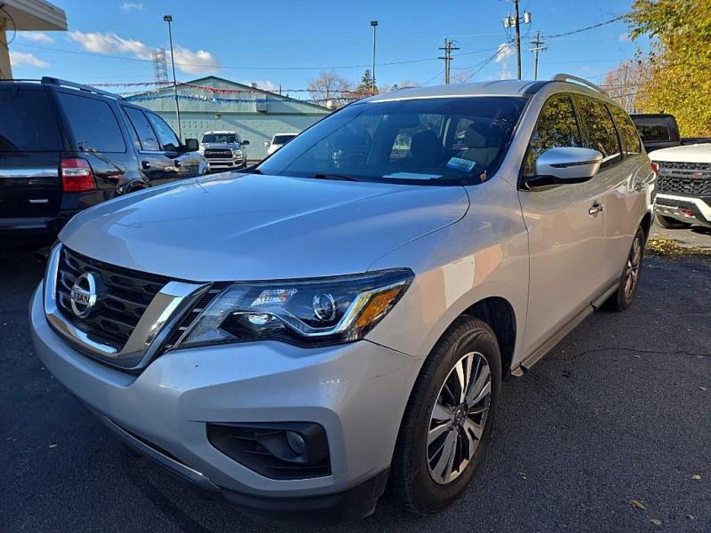 2020 SILVER /BLACK Nissan Pathfinder SV (5N1DR2BNXLC) with an 3.5L V6 DOHC 24V engine, CVT transmission, located at 3304 Woodville Road, Northwood, OH, 43619, (419) 210-8019, 41.612694, -83.480743 - Your #1 Destination for Auto Loans and mdash;No Matter Your Credit!At our dealership, we believe everyone deserves the opportunity to drive their dream car and mdash;whether you have good credit, bad credit, or no credit at all. With a wide selection of hundreds of cars, trucks, and SUVs, you'll fin - Photo#0