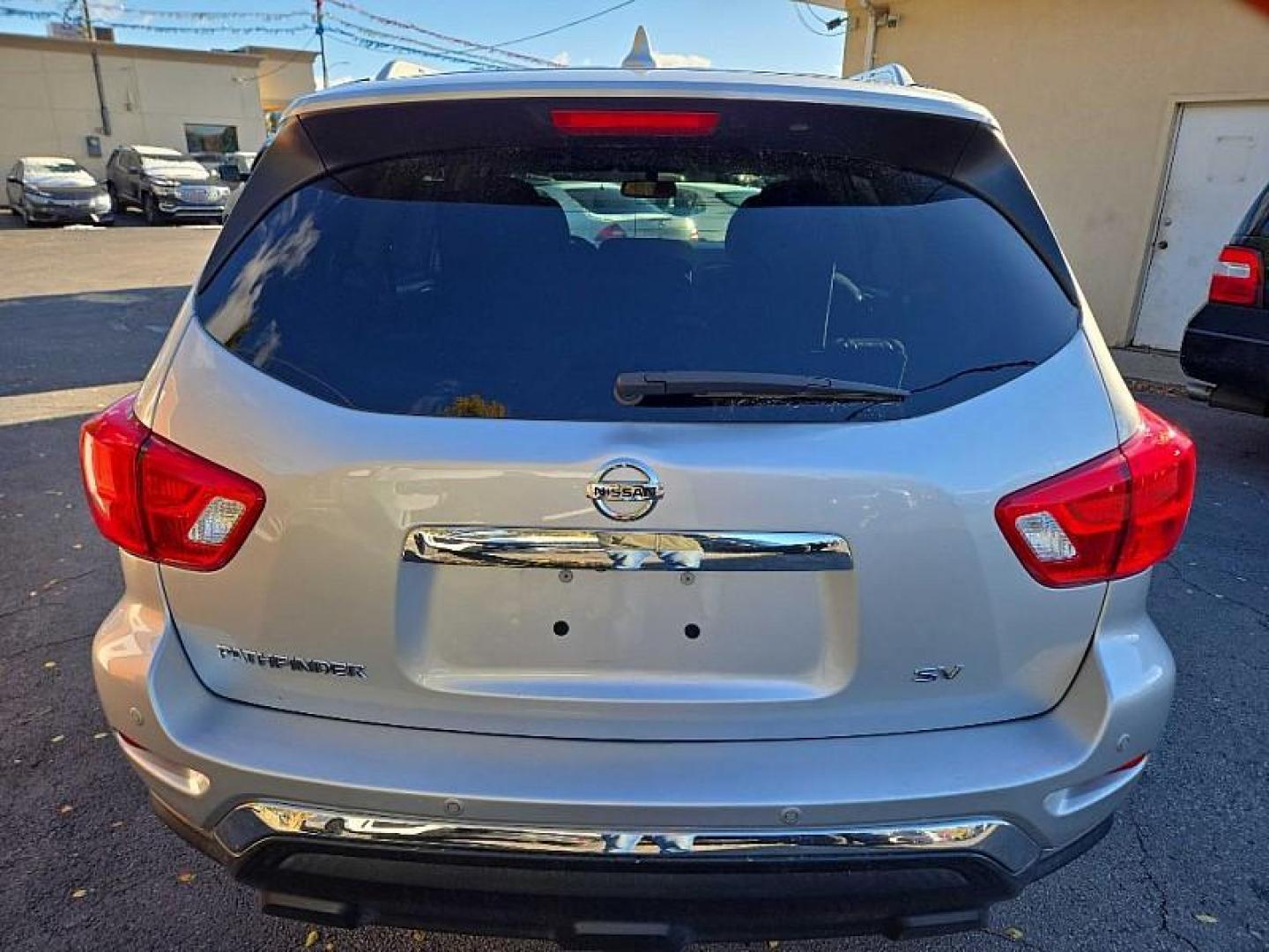 2020 SILVER /BLACK Nissan Pathfinder SV (5N1DR2BNXLC) with an 3.5L V6 DOHC 24V engine, CVT transmission, located at 3304 Woodville Road, Northwood, OH, 43619, (419) 210-8019, 41.612694, -83.480743 - Your #1 Destination for Auto Loans and mdash;No Matter Your Credit!At our dealership, we believe everyone deserves the opportunity to drive their dream car and mdash;whether you have good credit, bad credit, or no credit at all. With a wide selection of hundreds of cars, trucks, and SUVs, you'll fin - Photo#3