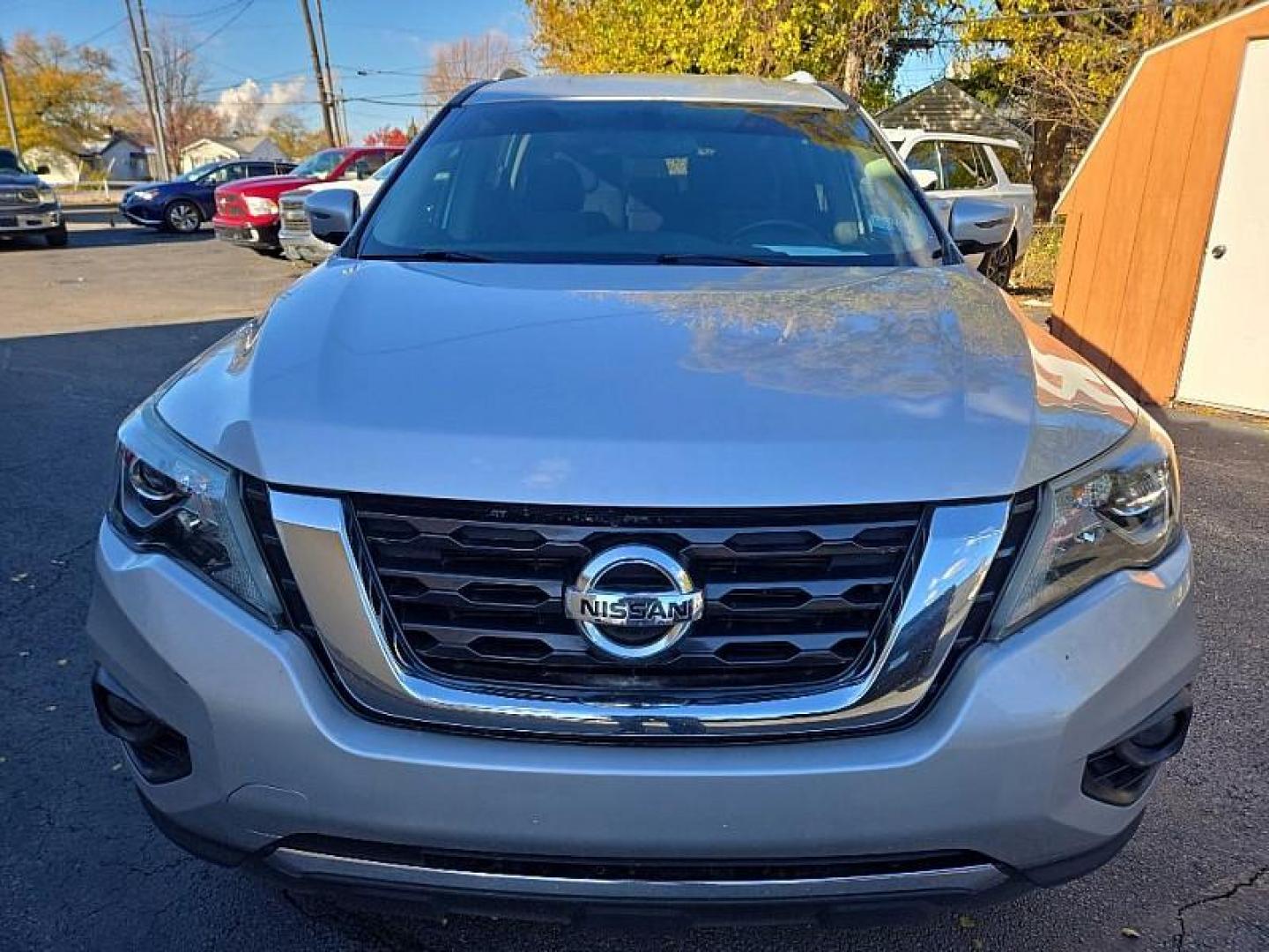 2020 SILVER /BLACK Nissan Pathfinder SV (5N1DR2BNXLC) with an 3.5L V6 DOHC 24V engine, CVT transmission, located at 3304 Woodville Road, Northwood, OH, 43619, (419) 210-8019, 41.612694, -83.480743 - Your #1 Destination for Auto Loans and mdash;No Matter Your Credit!At our dealership, we believe everyone deserves the opportunity to drive their dream car and mdash;whether you have good credit, bad credit, or no credit at all. With a wide selection of hundreds of cars, trucks, and SUVs, you'll fin - Photo#7