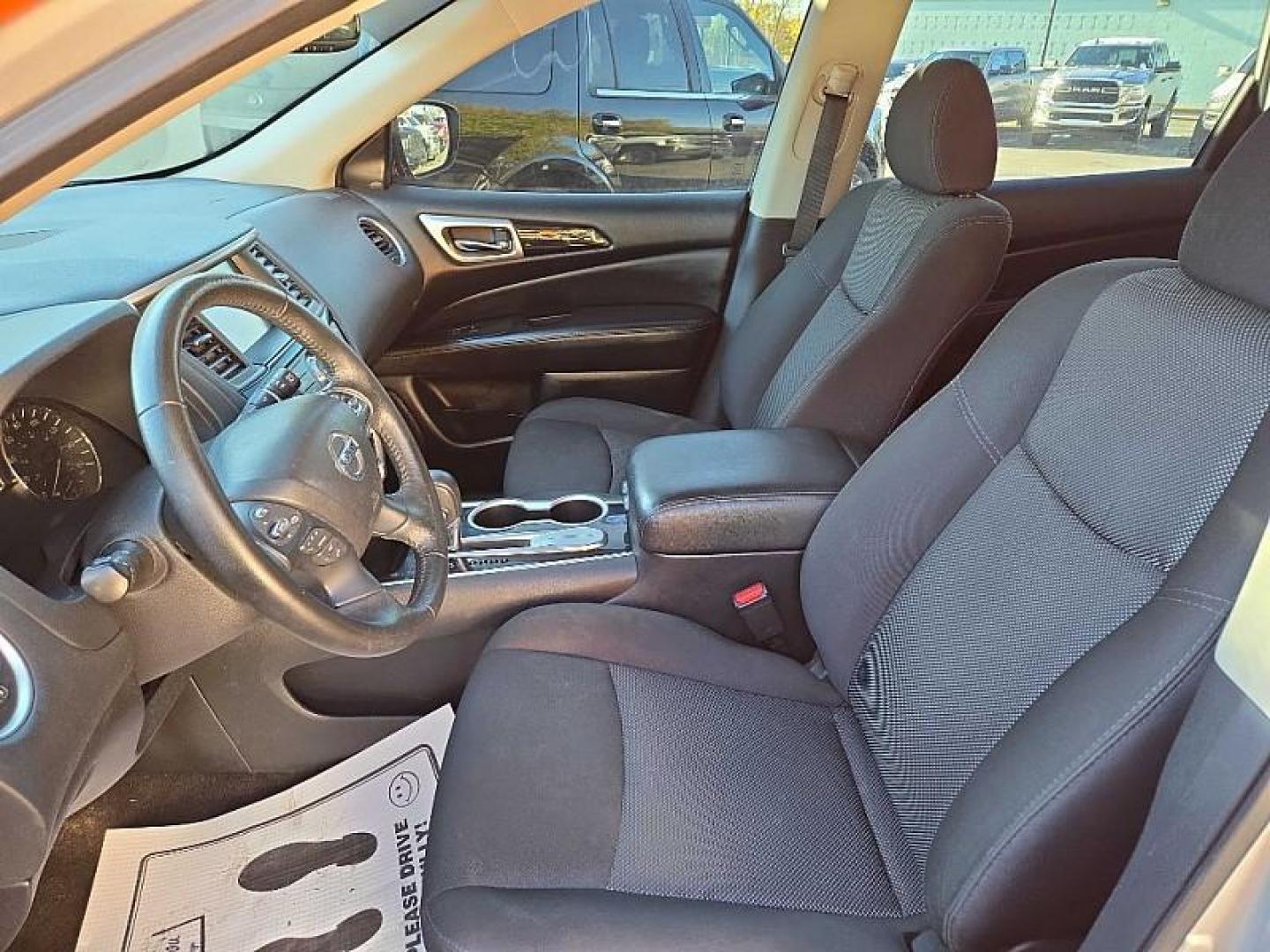 2020 SILVER /BLACK Nissan Pathfinder SV (5N1DR2BNXLC) with an 3.5L V6 DOHC 24V engine, CVT transmission, located at 3304 Woodville Road, Northwood, OH, 43619, (419) 210-8019, 41.612694, -83.480743 - Your #1 Destination for Auto Loans and mdash;No Matter Your Credit!At our dealership, we believe everyone deserves the opportunity to drive their dream car and mdash;whether you have good credit, bad credit, or no credit at all. With a wide selection of hundreds of cars, trucks, and SUVs, you'll fin - Photo#9