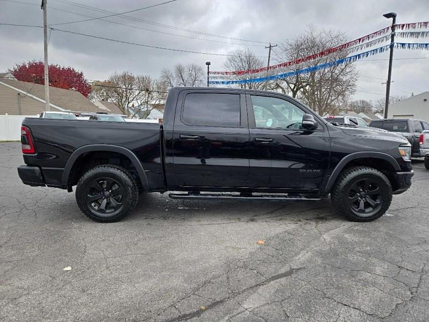 2022 BLACK RAM 1500 Rebel Crew Cab SB 4WD (1C6SRFLT2NN) with an 5.7L V8 OHV 16V engine, 8A transmission, located at 3304 Woodville Road, Northwood, OH, 43619, (419) 210-8019, 41.612694, -83.480743 - Your #1 Destination for Auto Loans and mdash;No Matter Your Credit!At our dealership, we believe everyone deserves the opportunity to drive their dream car and mdash;whether you have good credit, bad credit, or no credit at all. With a wide selection of hundreds of cars, trucks, and SUVs, you'll fin - Photo#3