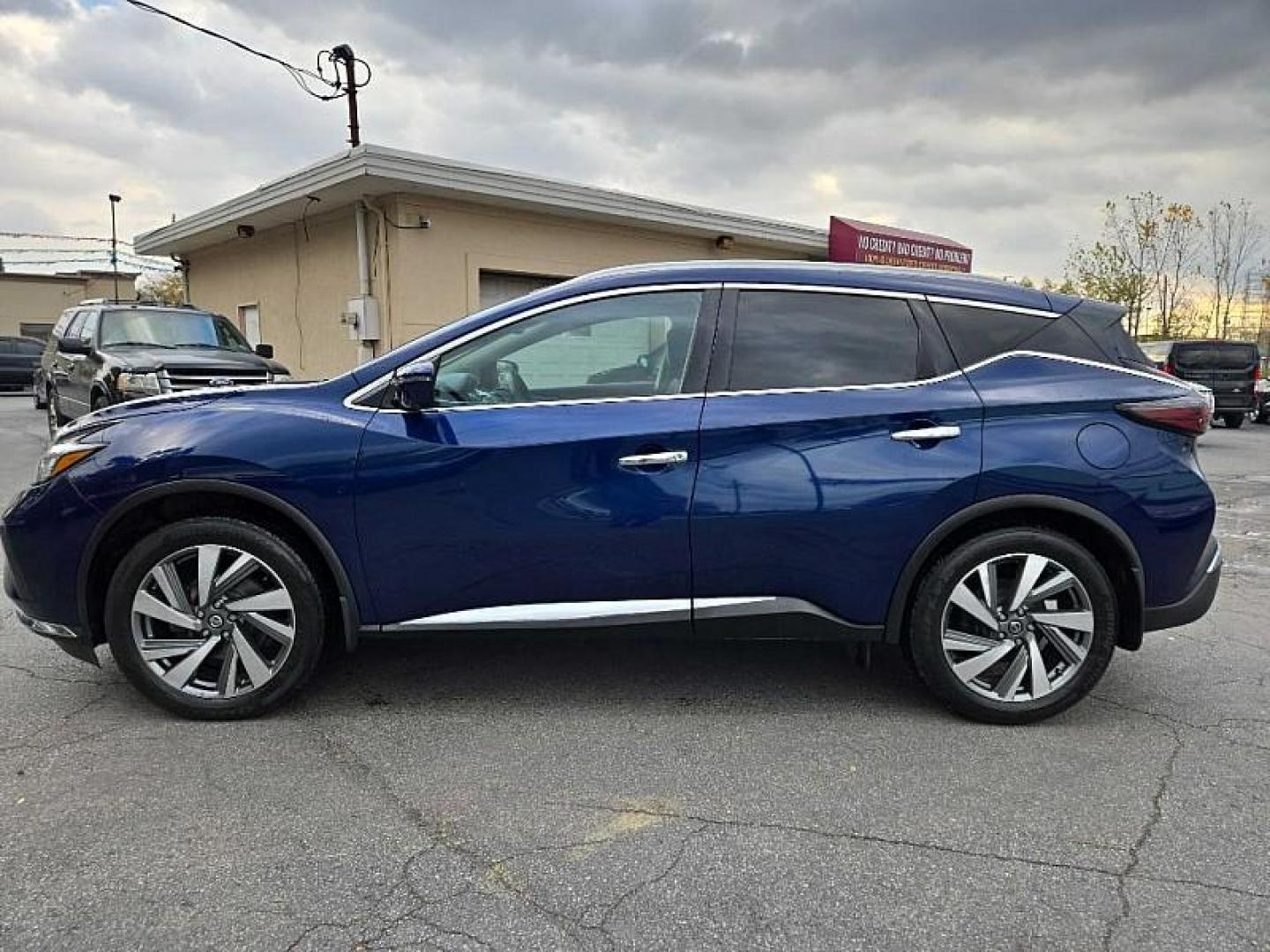 2020 BLUE /BLACK Nissan Murano SL AWD (5N1AZ2CS9LN) with an 3.5L V6 DOHC 24V engine, CVT transmission, located at 3304 Woodville Road, Northwood, OH, 43619, (419) 210-8019, 41.612694, -83.480743 - Your #1 Destination for Auto Loans and mdash;No Matter Your Credit!At our dealership, we believe everyone deserves the opportunity to drive their dream car and mdash;whether you have good credit, bad credit, or no credit at all. With a wide selection of hundreds of cars, trucks, and SUVs, you'll fin - Photo#1