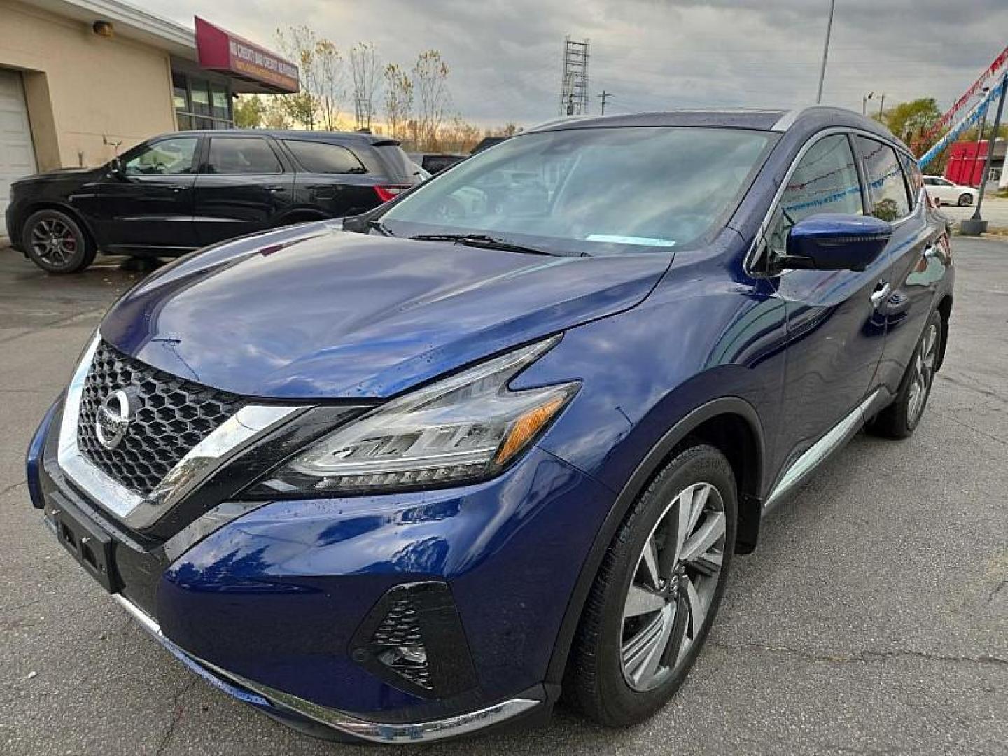 2020 BLUE /BLACK Nissan Murano SL AWD (5N1AZ2CS9LN) with an 3.5L V6 DOHC 24V engine, CVT transmission, located at 3304 Woodville Road, Northwood, OH, 43619, (419) 210-8019, 41.612694, -83.480743 - Your #1 Destination for Auto Loans and mdash;No Matter Your Credit!At our dealership, we believe everyone deserves the opportunity to drive their dream car and mdash;whether you have good credit, bad credit, or no credit at all. With a wide selection of hundreds of cars, trucks, and SUVs, you'll fin - Photo#0