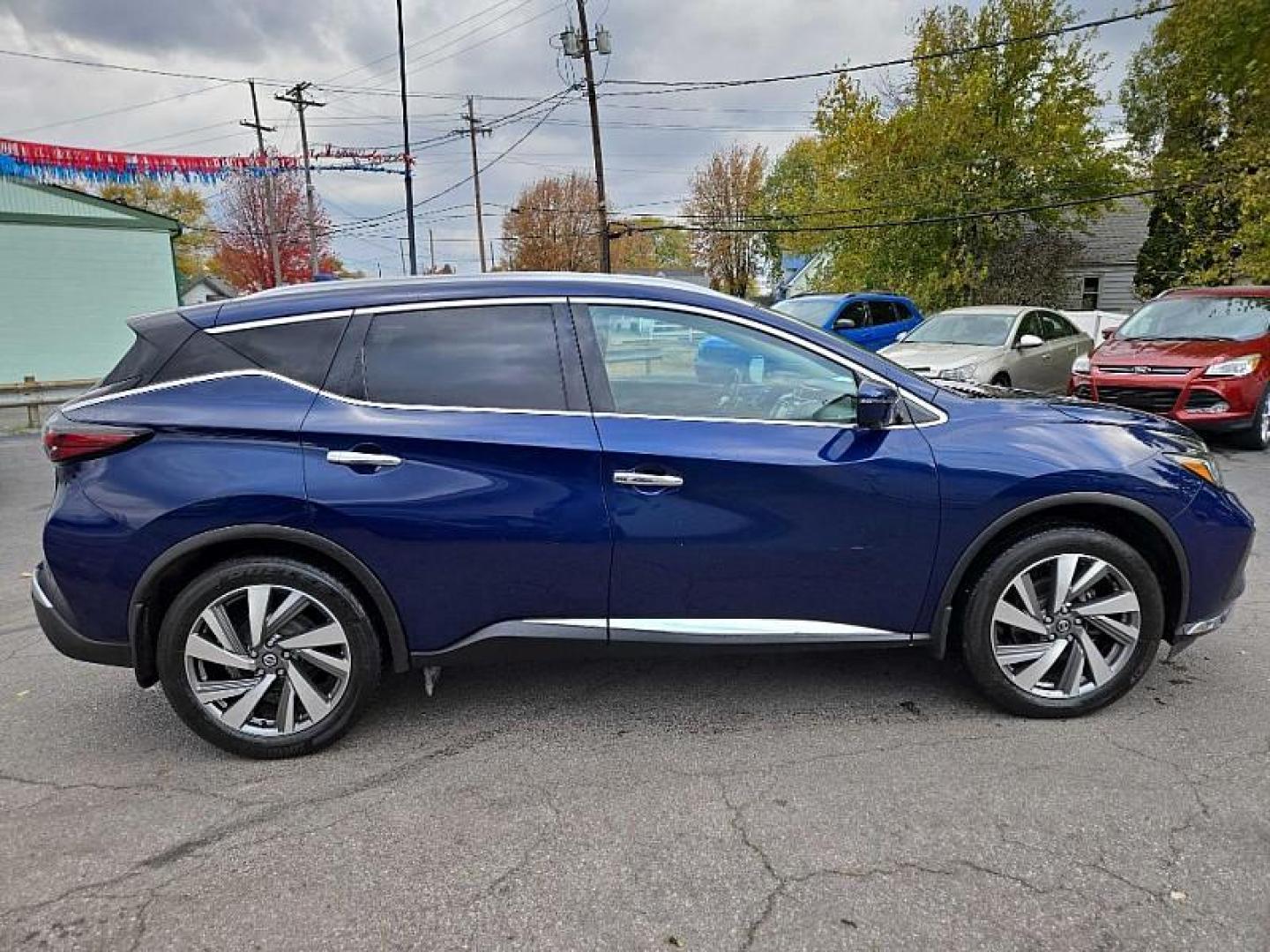 2020 BLUE /BLACK Nissan Murano SL AWD (5N1AZ2CS9LN) with an 3.5L V6 DOHC 24V engine, CVT transmission, located at 3304 Woodville Road, Northwood, OH, 43619, (419) 210-8019, 41.612694, -83.480743 - Your #1 Destination for Auto Loans and mdash;No Matter Your Credit!At our dealership, we believe everyone deserves the opportunity to drive their dream car and mdash;whether you have good credit, bad credit, or no credit at all. With a wide selection of hundreds of cars, trucks, and SUVs, you'll fin - Photo#5