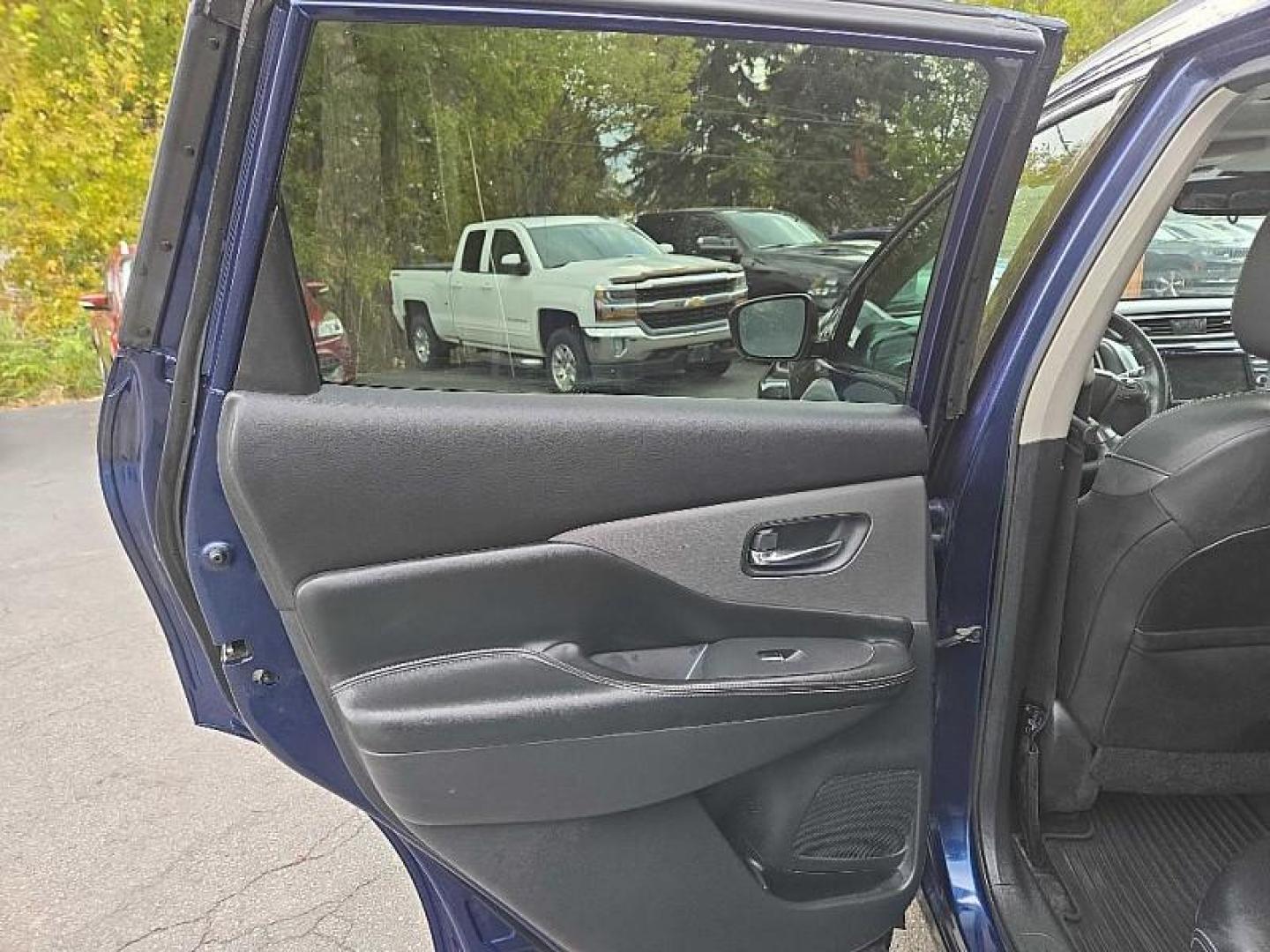 2020 BLUE /BLACK Nissan Murano SL AWD (5N1AZ2CS9LN) with an 3.5L V6 DOHC 24V engine, CVT transmission, located at 3304 Woodville Road, Northwood, OH, 43619, (419) 210-8019, 41.612694, -83.480743 - Your #1 Destination for Auto Loans and mdash;No Matter Your Credit!At our dealership, we believe everyone deserves the opportunity to drive their dream car and mdash;whether you have good credit, bad credit, or no credit at all. With a wide selection of hundreds of cars, trucks, and SUVs, you'll fin - Photo#10