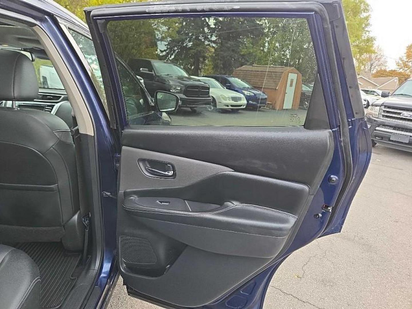 2020 BLUE /BLACK Nissan Murano SL AWD (5N1AZ2CS9LN) with an 3.5L V6 DOHC 24V engine, CVT transmission, located at 3304 Woodville Road, Northwood, OH, 43619, (419) 210-8019, 41.612694, -83.480743 - Your #1 Destination for Auto Loans and mdash;No Matter Your Credit!At our dealership, we believe everyone deserves the opportunity to drive their dream car and mdash;whether you have good credit, bad credit, or no credit at all. With a wide selection of hundreds of cars, trucks, and SUVs, you'll fin - Photo#13