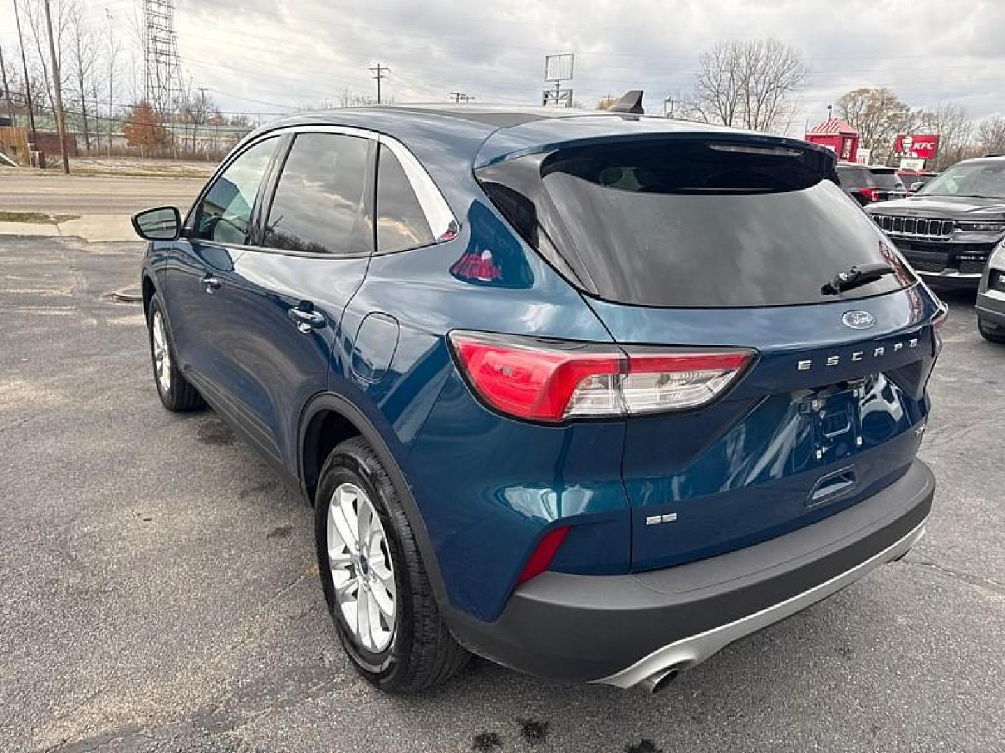 2020 GREEN /BLACK Ford Escape SE AWD (1FMCU9G66LU) with an 1.5L L3 engine, 6A transmission, located at 3304 Woodville Road, Northwood, OH, 43619, (419) 210-8019, 41.612694, -83.480743 - Your #1 Destination for Auto Loans and mdash;No Matter Your Credit!At our dealership, we believe everyone deserves the opportunity to drive their dream car and mdash;whether you have good credit, bad credit, or no credit at all. With a wide selection of hundreds of cars, trucks, and SUVs, you'll fin - Photo#2