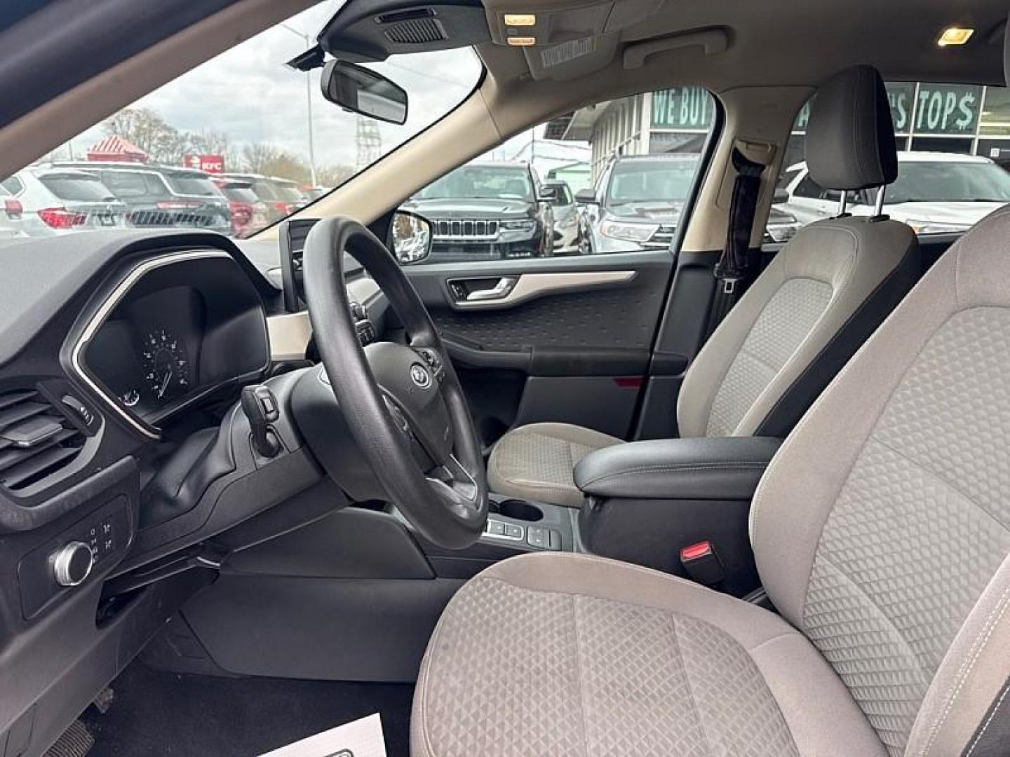 2020 GREEN /BLACK Ford Escape SE AWD (1FMCU9G66LU) with an 1.5L L3 engine, 6A transmission, located at 3304 Woodville Road, Northwood, OH, 43619, (419) 210-8019, 41.612694, -83.480743 - Your #1 Destination for Auto Loans and mdash;No Matter Your Credit!At our dealership, we believe everyone deserves the opportunity to drive their dream car and mdash;whether you have good credit, bad credit, or no credit at all. With a wide selection of hundreds of cars, trucks, and SUVs, you'll fin - Photo#9