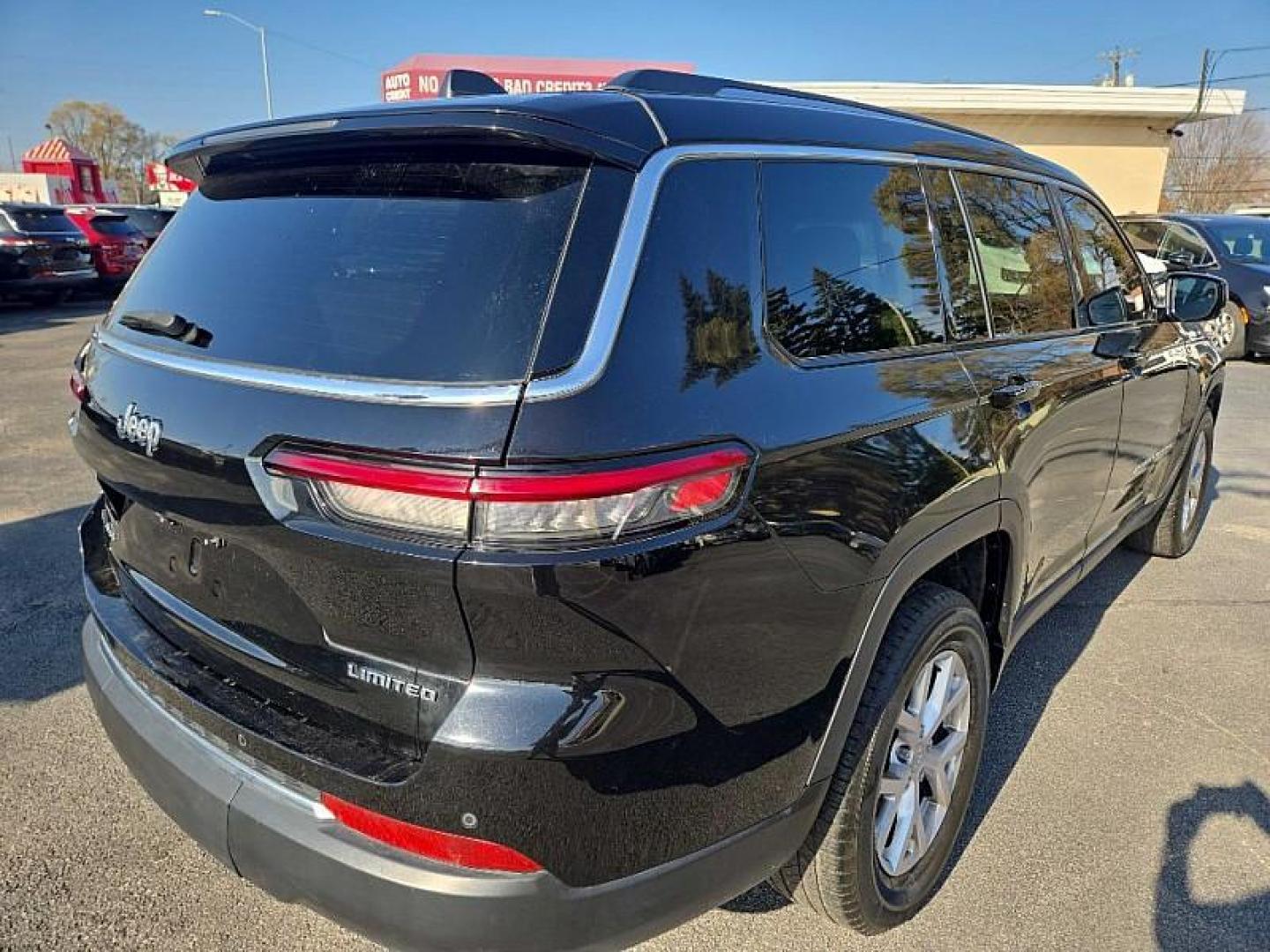 2021 BLACK /BLACK Jeep Grand Cherokee Limited 4WD (1C4RJKBG2M8) with an 3.6L V6 DOHC 24V engine, 8A transmission, located at 3304 Woodville Road, Northwood, OH, 43619, (419) 210-8019, 41.612694, -83.480743 - Your #1 Destination for Auto Loans and mdash;No Matter Your Credit!At our dealership, we believe everyone deserves the opportunity to drive their dream car and mdash;whether you have good credit, bad credit, or no credit at all. With a wide selection of hundreds of cars, trucks, and SUVs, you'll fin - Photo#4