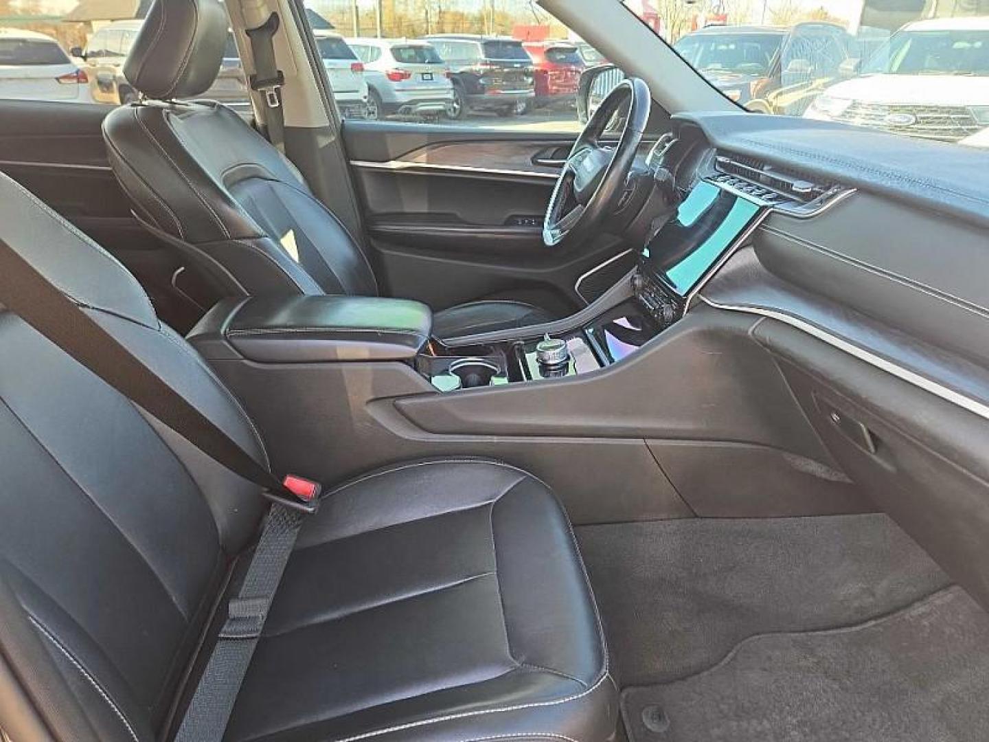 2021 BLACK /BLACK Jeep Grand Cherokee Limited 4WD (1C4RJKBG2M8) with an 3.6L V6 DOHC 24V engine, 8A transmission, located at 3304 Woodville Road, Northwood, OH, 43619, (419) 210-8019, 41.612694, -83.480743 - Your #1 Destination for Auto Loans and mdash;No Matter Your Credit!At our dealership, we believe everyone deserves the opportunity to drive their dream car and mdash;whether you have good credit, bad credit, or no credit at all. With a wide selection of hundreds of cars, trucks, and SUVs, you'll fin - Photo#18