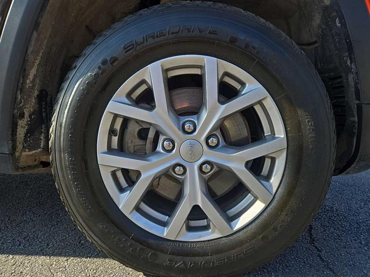 2021 BLACK /BLACK Jeep Grand Cherokee Limited 4WD (1C4RJKBG2M8) with an 3.6L V6 DOHC 24V engine, 8A transmission, located at 3304 Woodville Road, Northwood, OH, 43619, (419) 210-8019, 41.612694, -83.480743 - Your #1 Destination for Auto Loans and mdash;No Matter Your Credit!At our dealership, we believe everyone deserves the opportunity to drive their dream car and mdash;whether you have good credit, bad credit, or no credit at all. With a wide selection of hundreds of cars, trucks, and SUVs, you'll fin - Photo#20